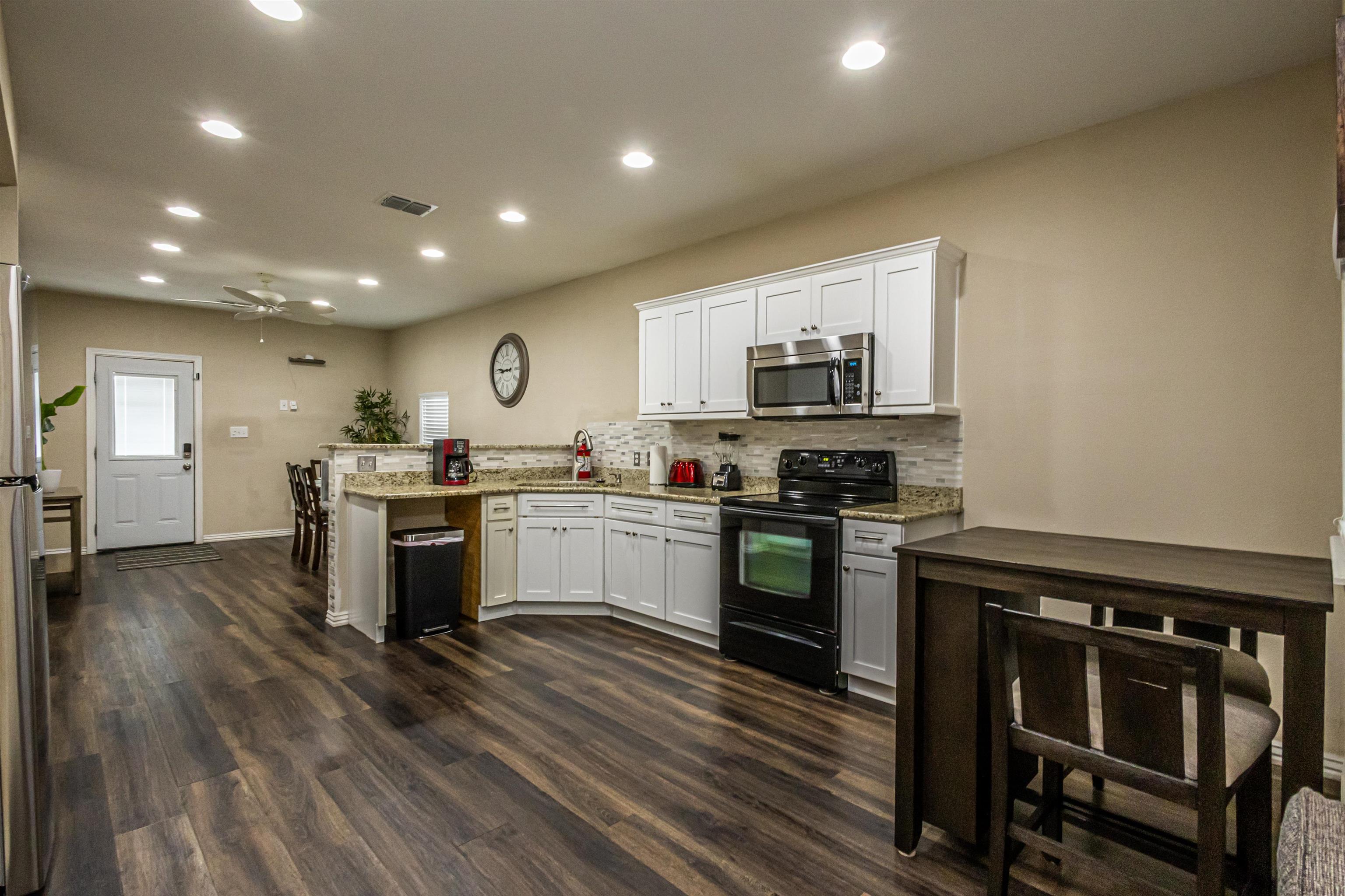 1202 N Center Property Photo 6