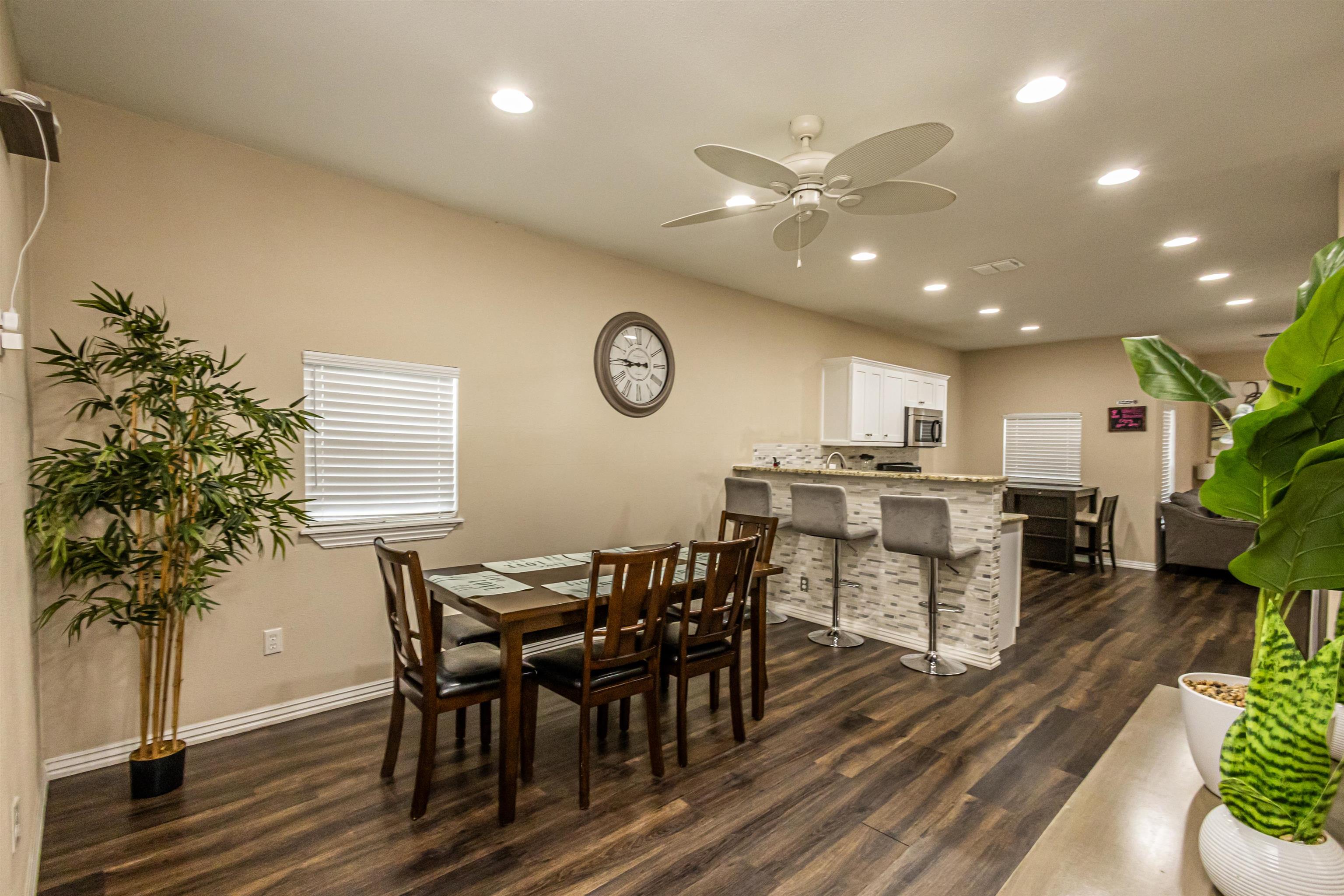 1202 N Center Property Photo 9