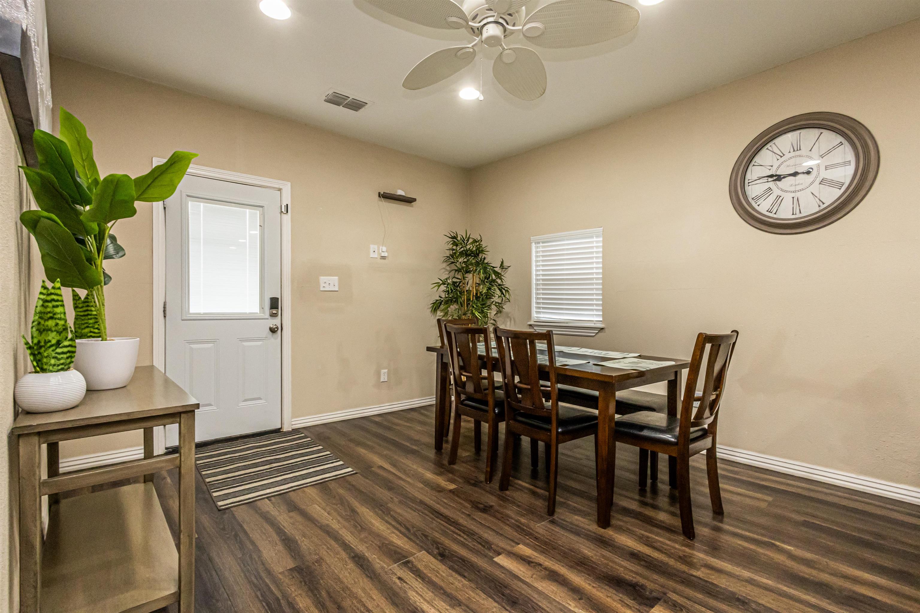 1202 N Center Property Photo 10