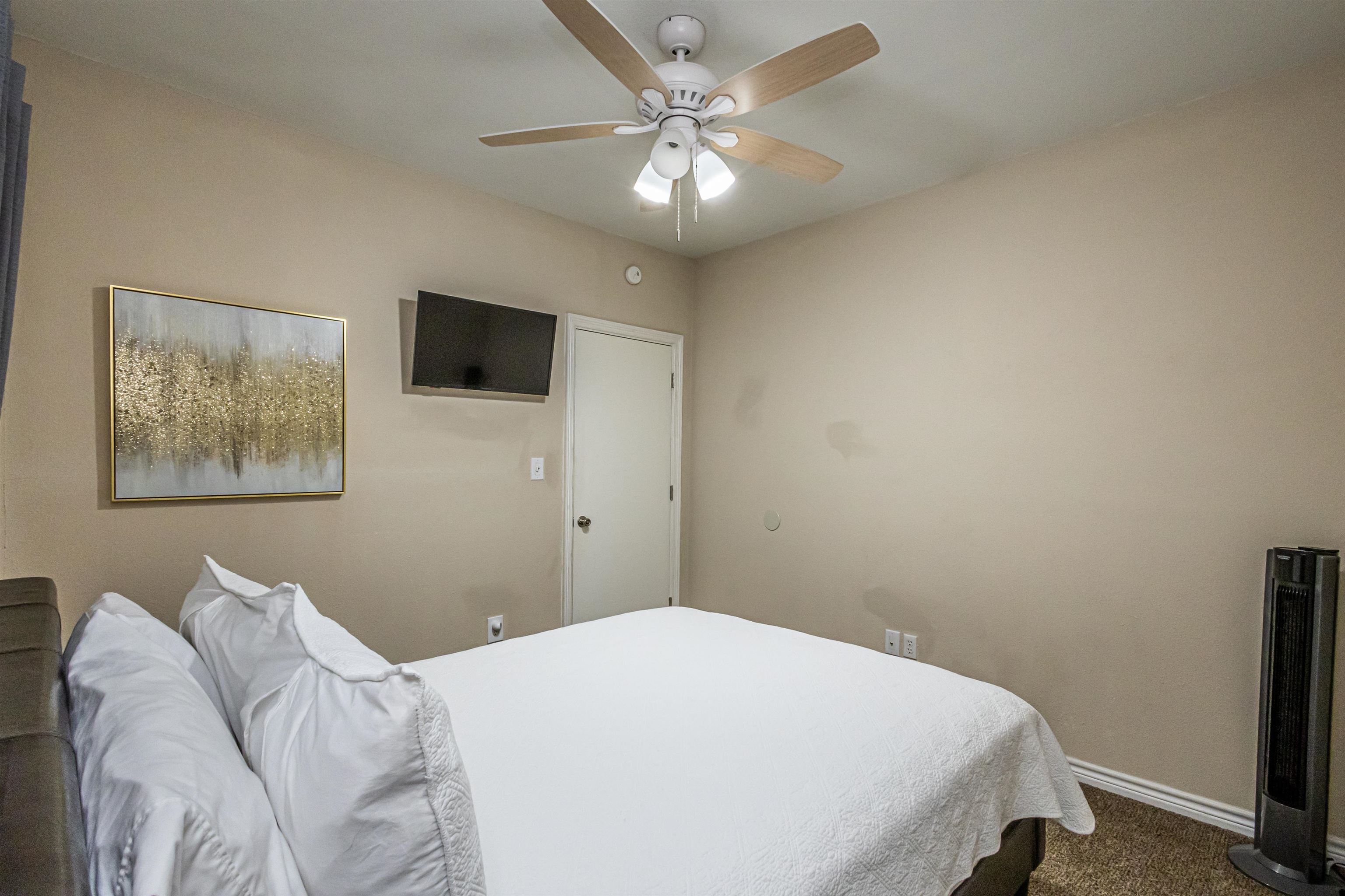 1202 N Center Property Photo 18