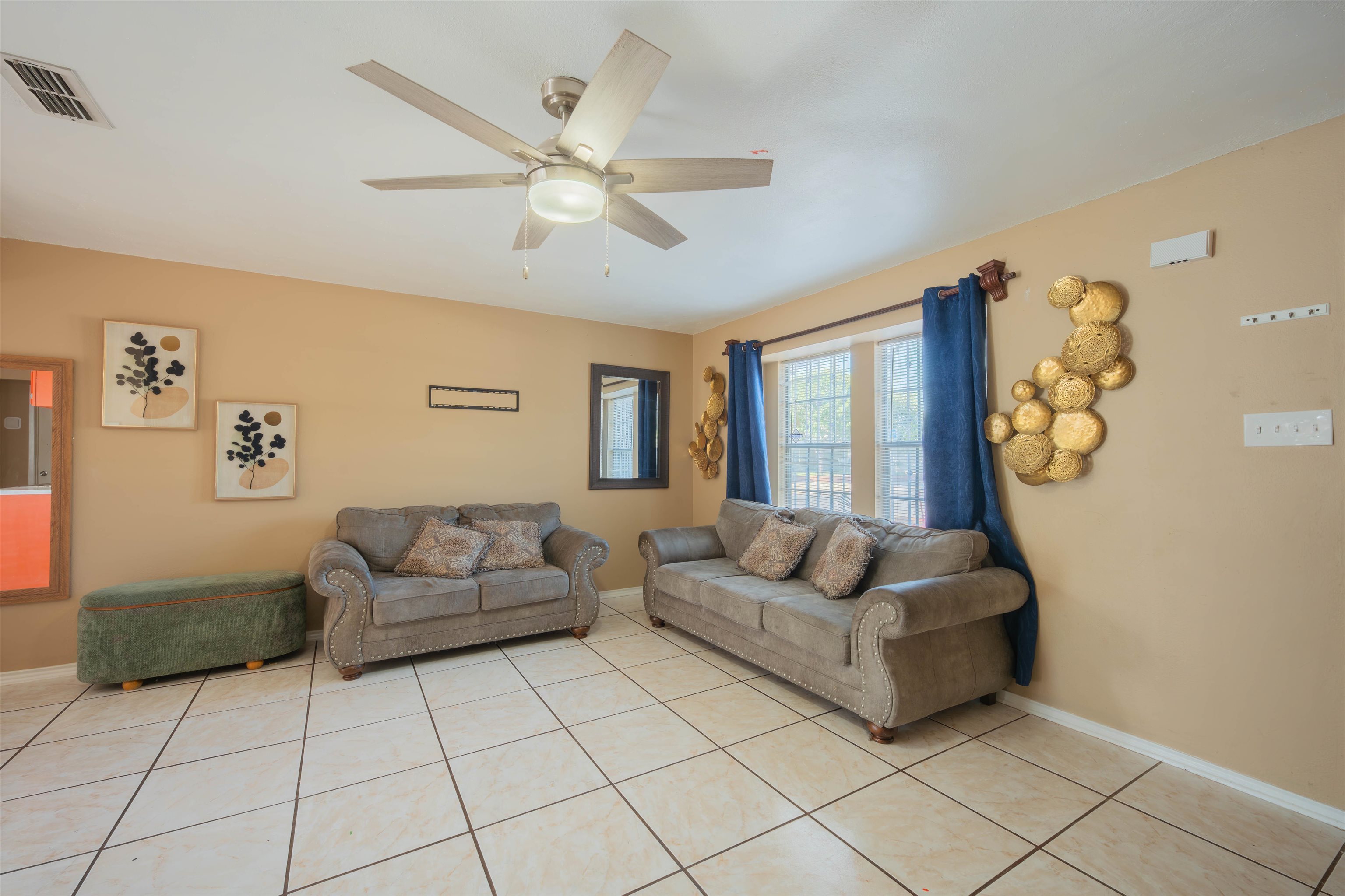 1221 Eisenhower Dr Property Photo 5