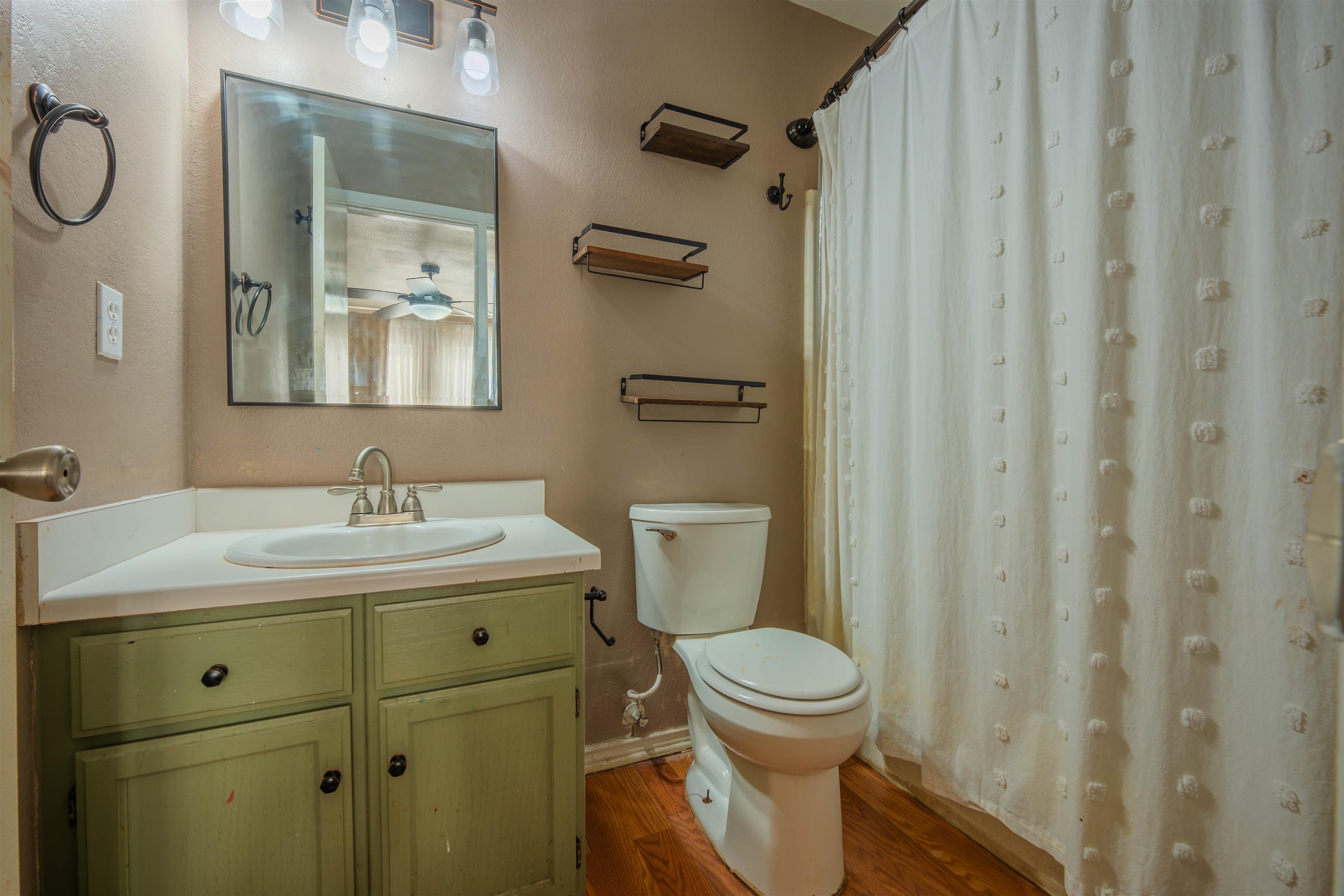 1221 Eisenhower Dr Property Photo 18