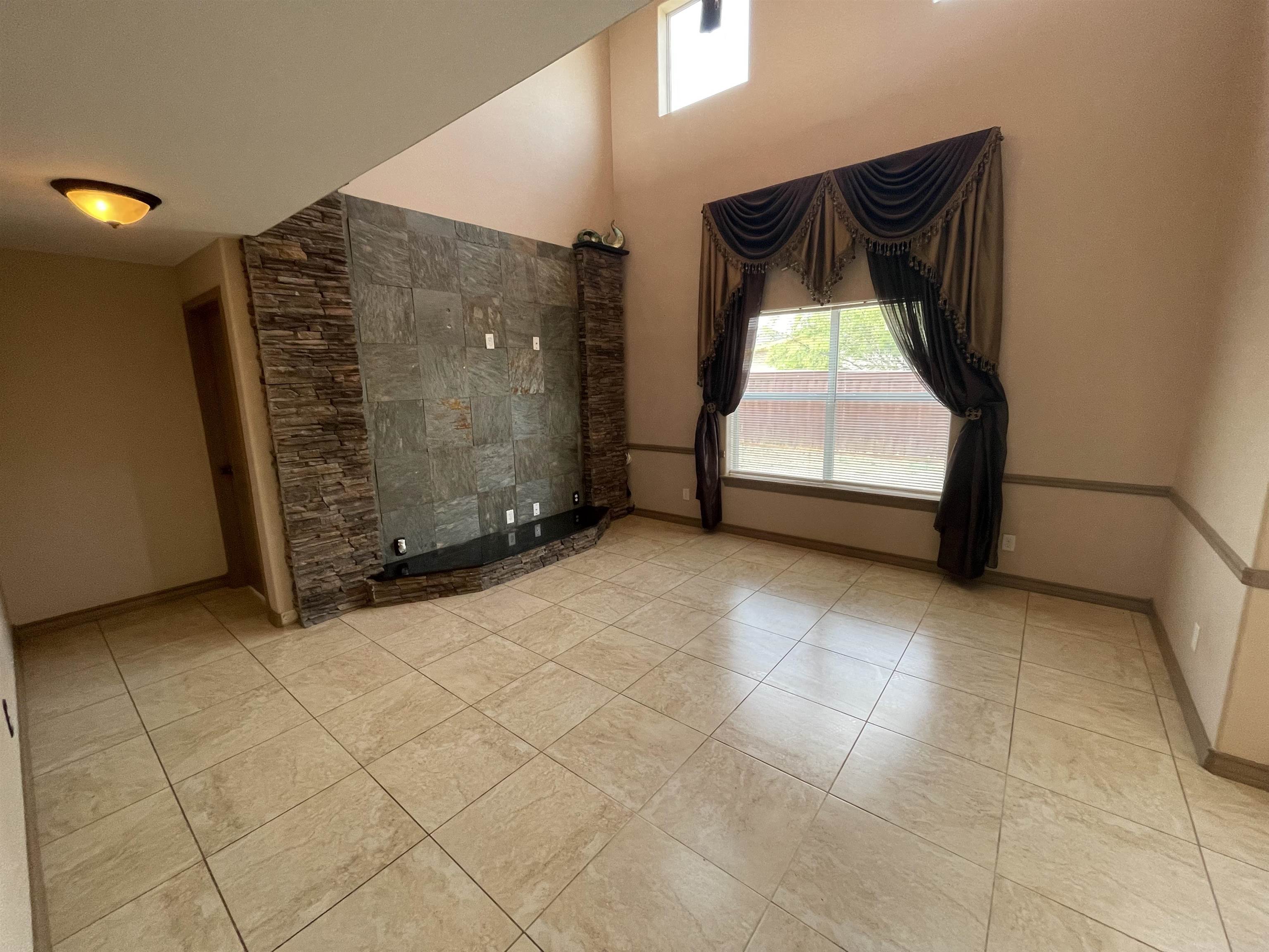 2314 Leo Reyes Ct Property Photo 5