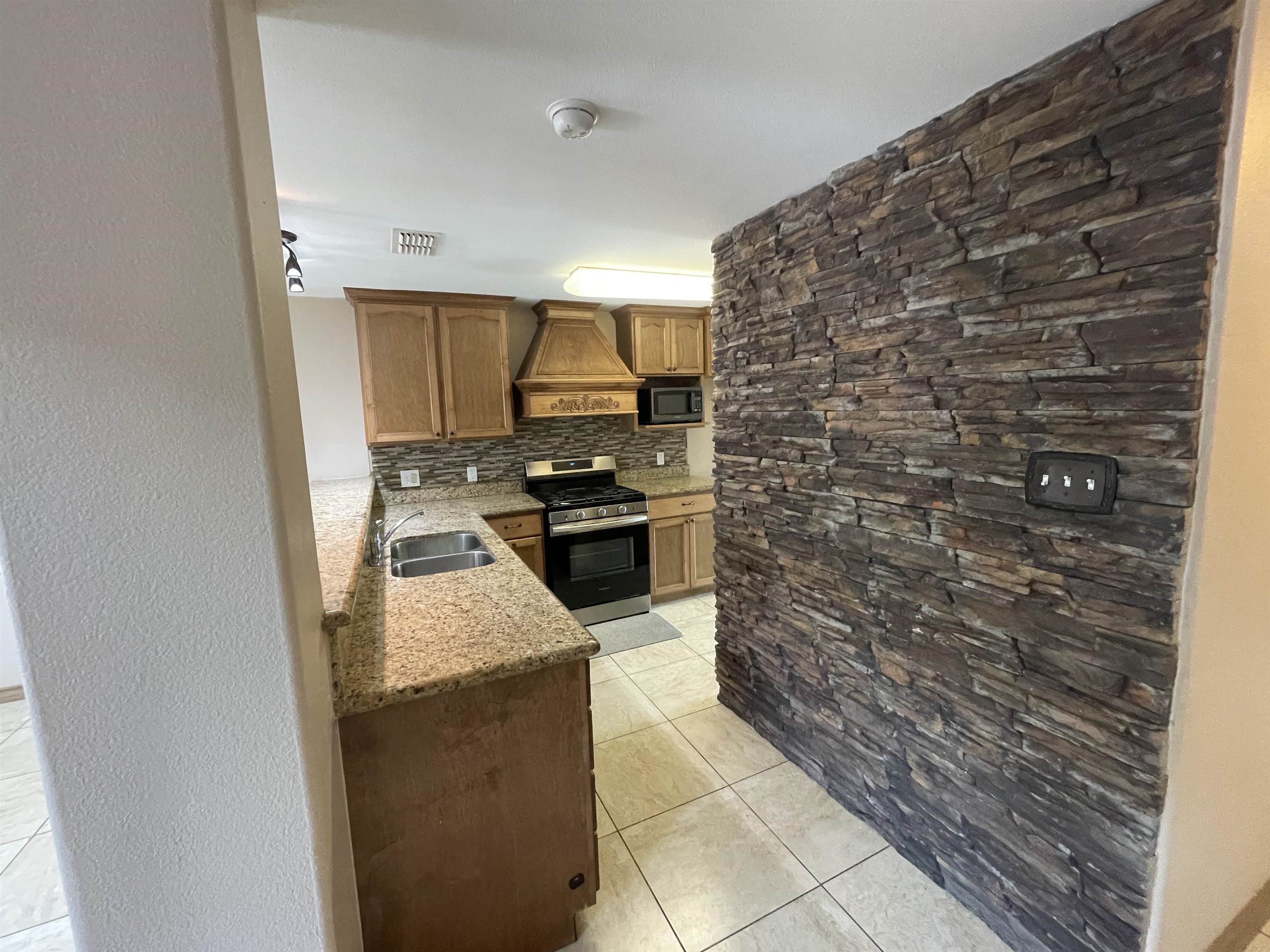 2314 Leo Reyes Ct Property Photo 9