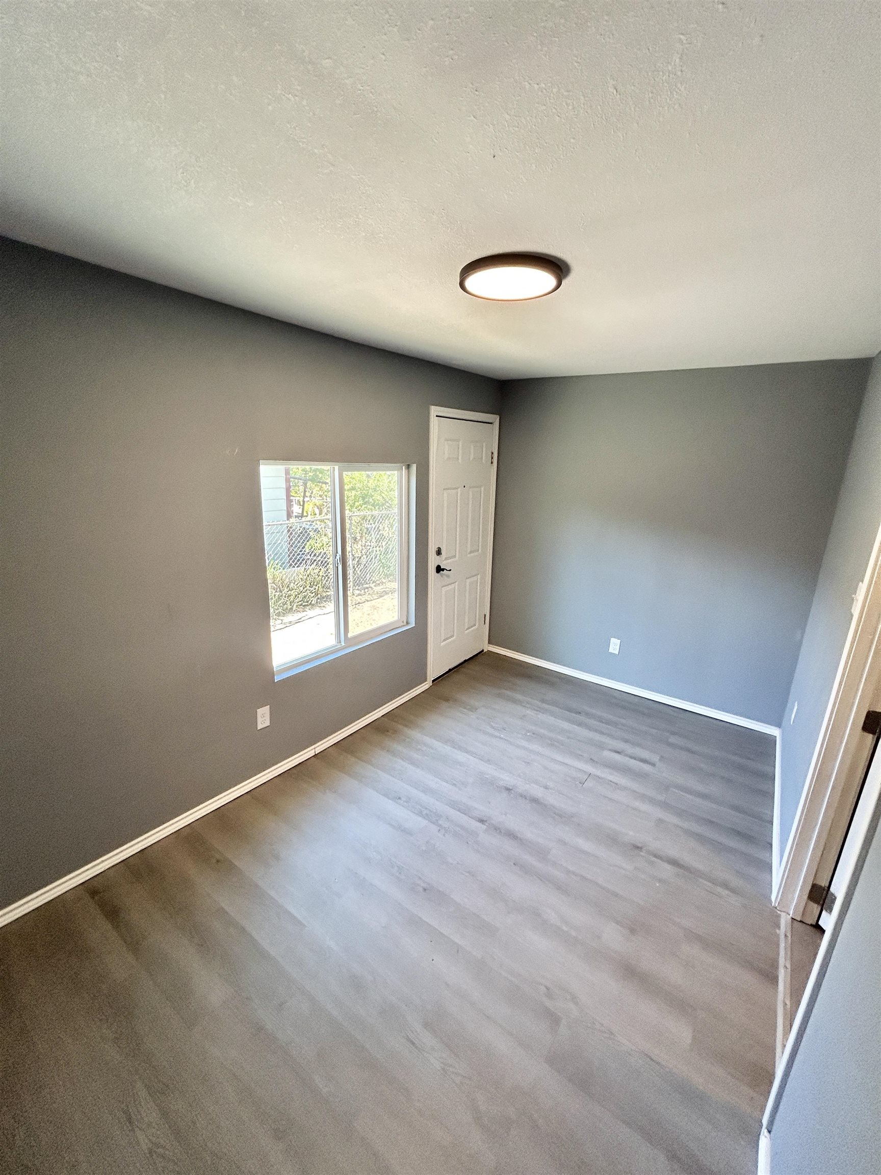 2314 Pine St Property Photo 4