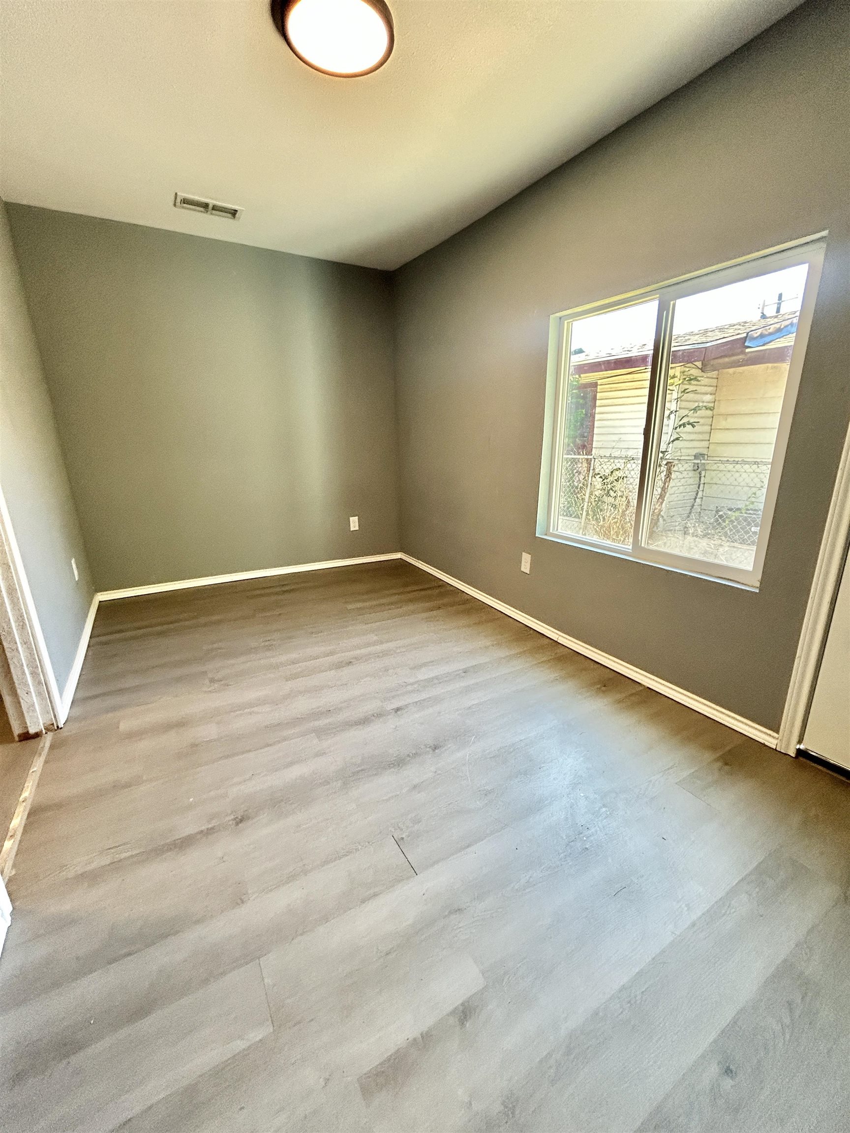 2314 Pine St Property Photo 5
