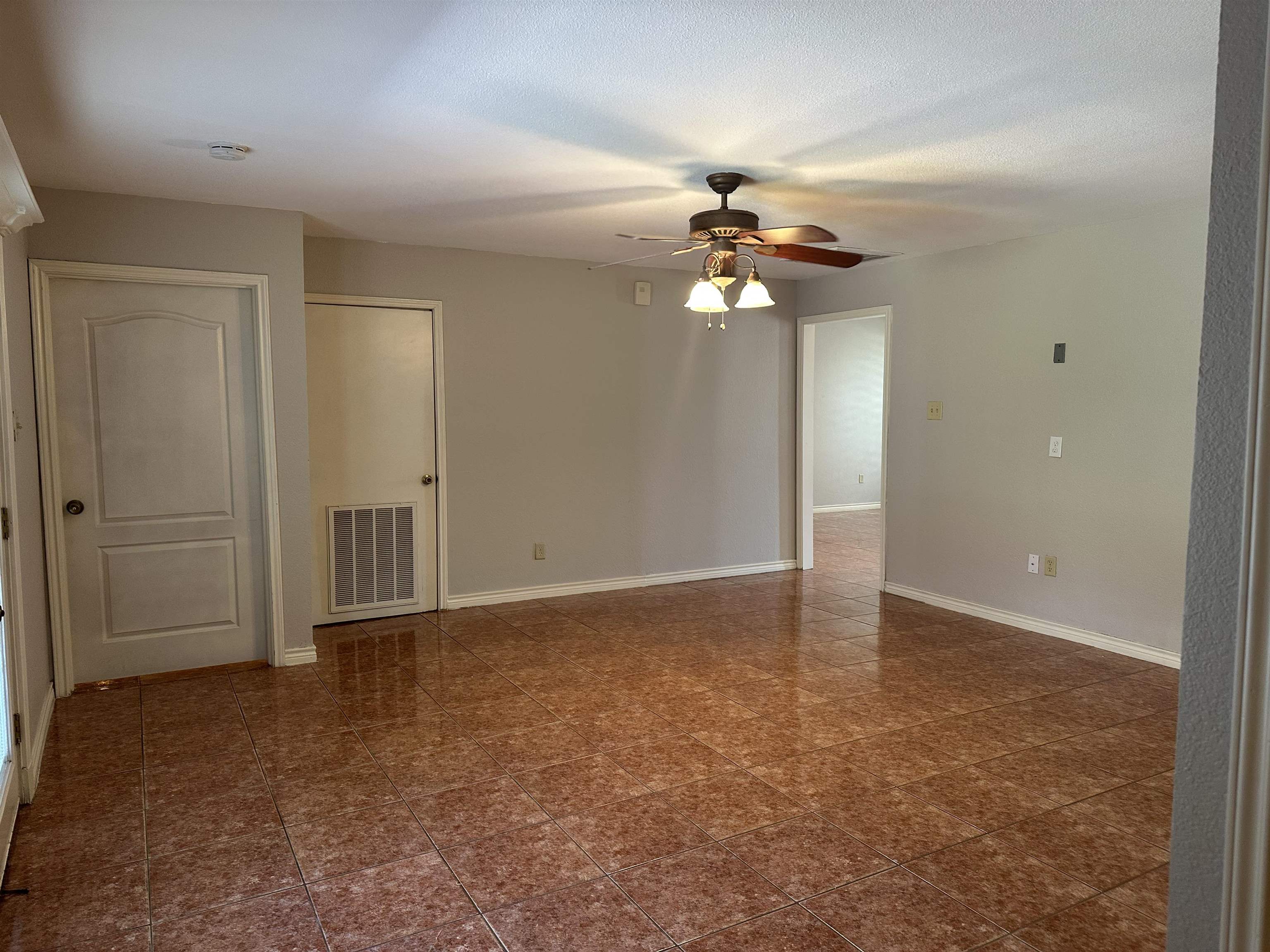 9019 Siller Lp Property Photo 8