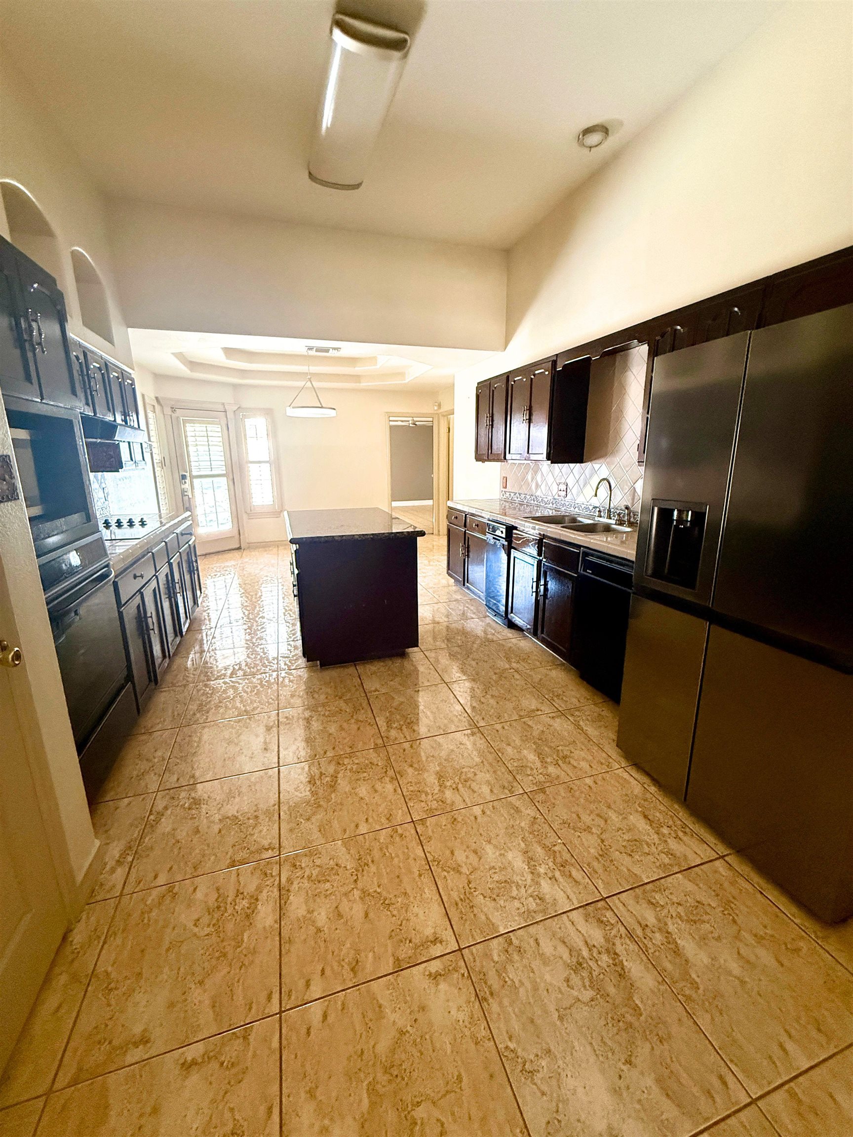 1822 Lemonwood Dr Property Photo 3