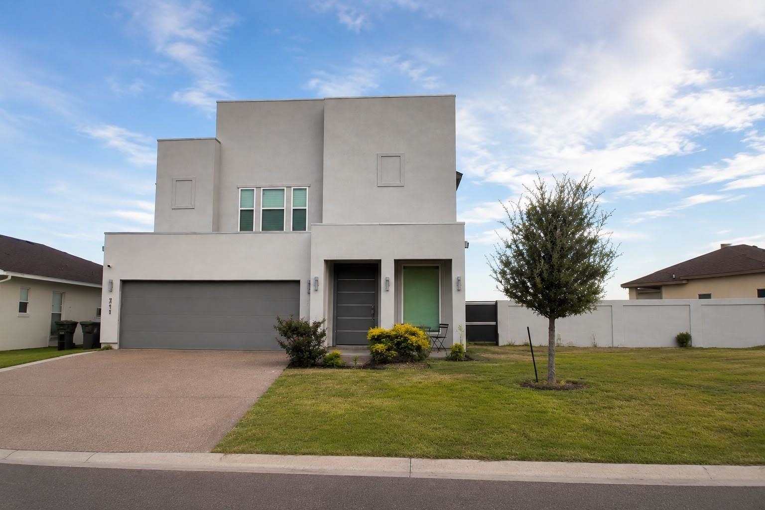 711 Solaz Dr. Property Photo 1
