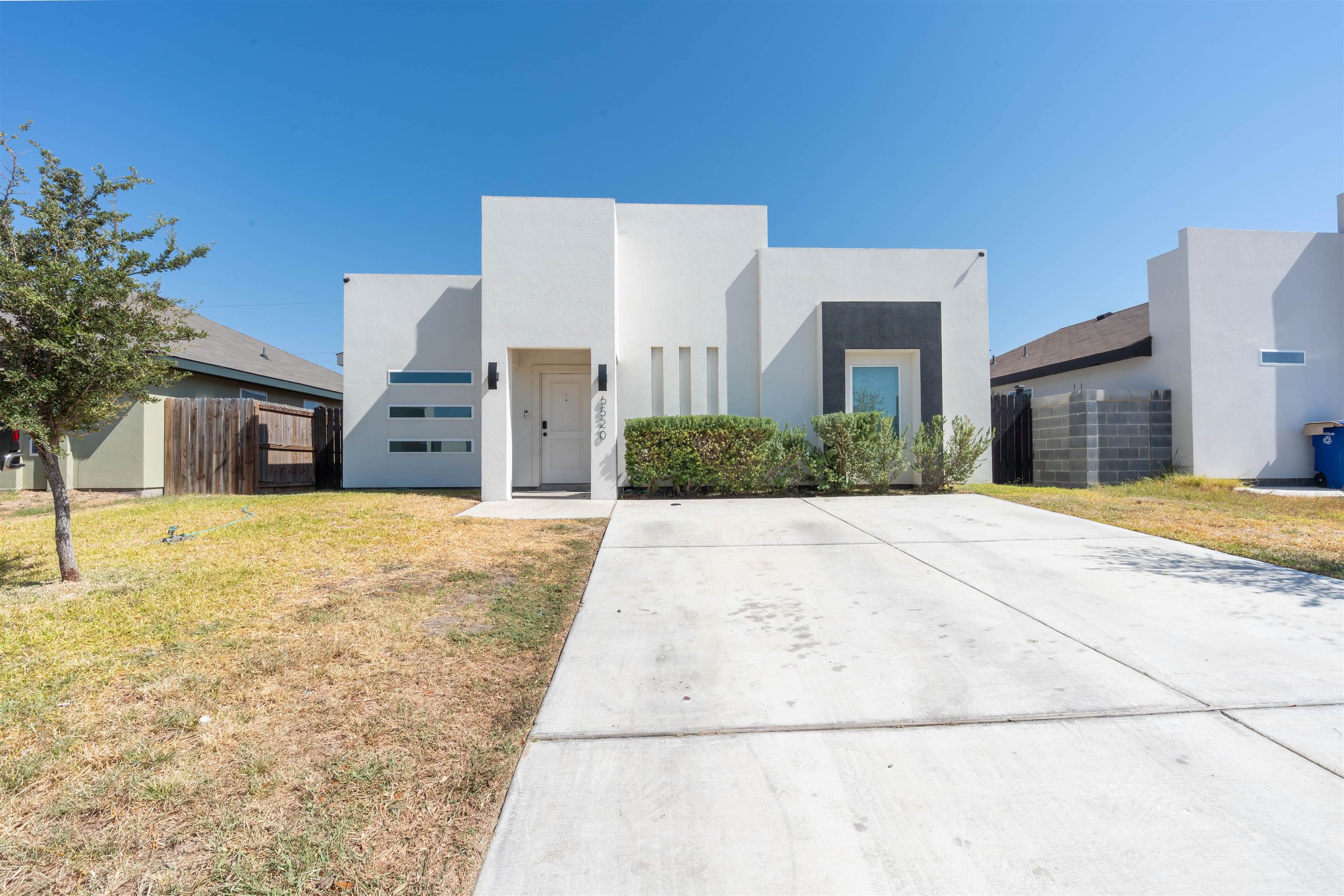 6520 Adenia Loop Property Photo 1
