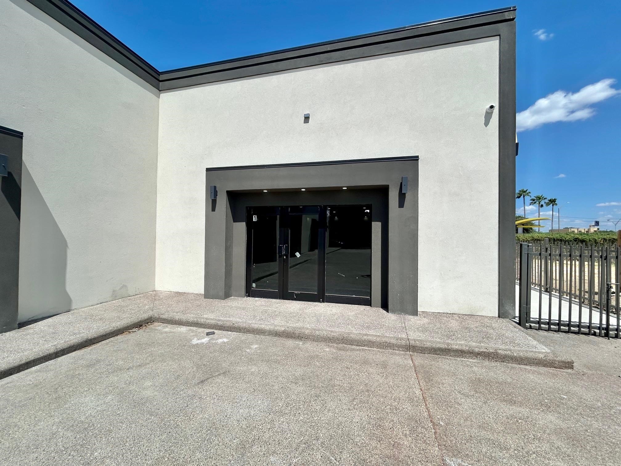 1113 San Bernardo Ave Property Photo 2