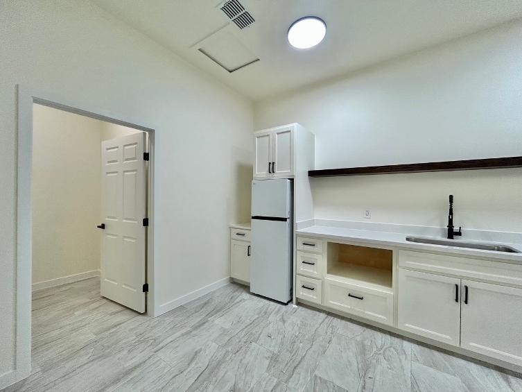 1113 San Bernardo Ave Property Photo 8