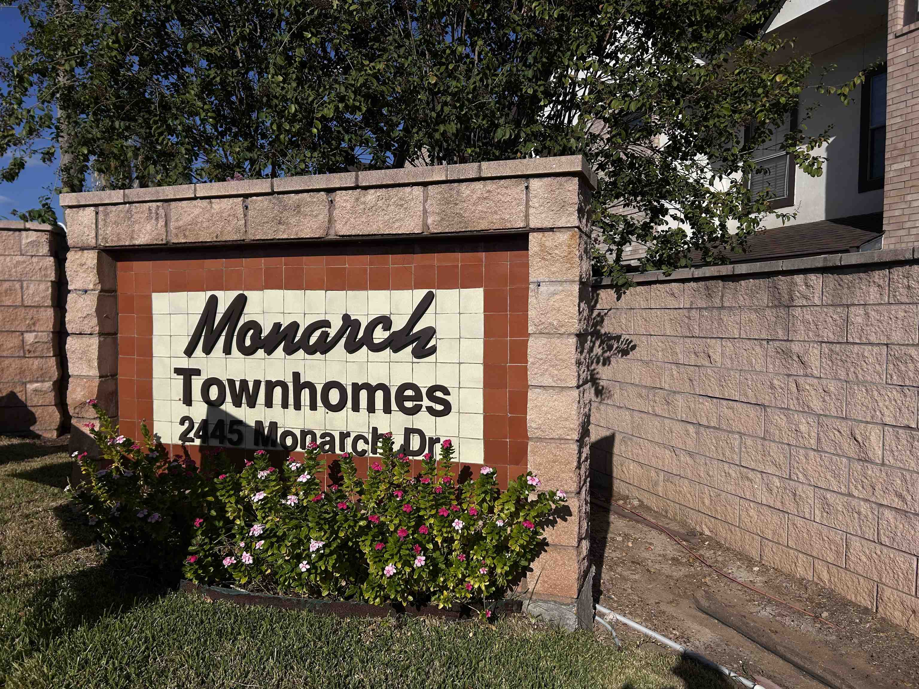 2445 Monarch Dr 303 Property Photo 2