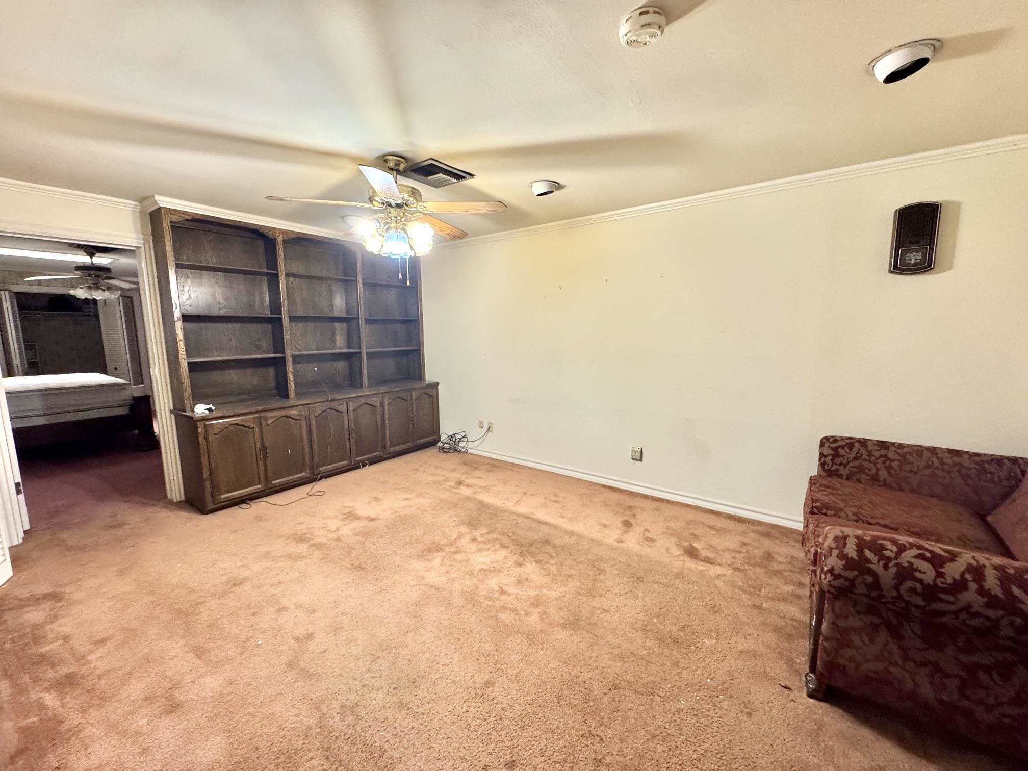 1014 Chacon St Property Photo 14