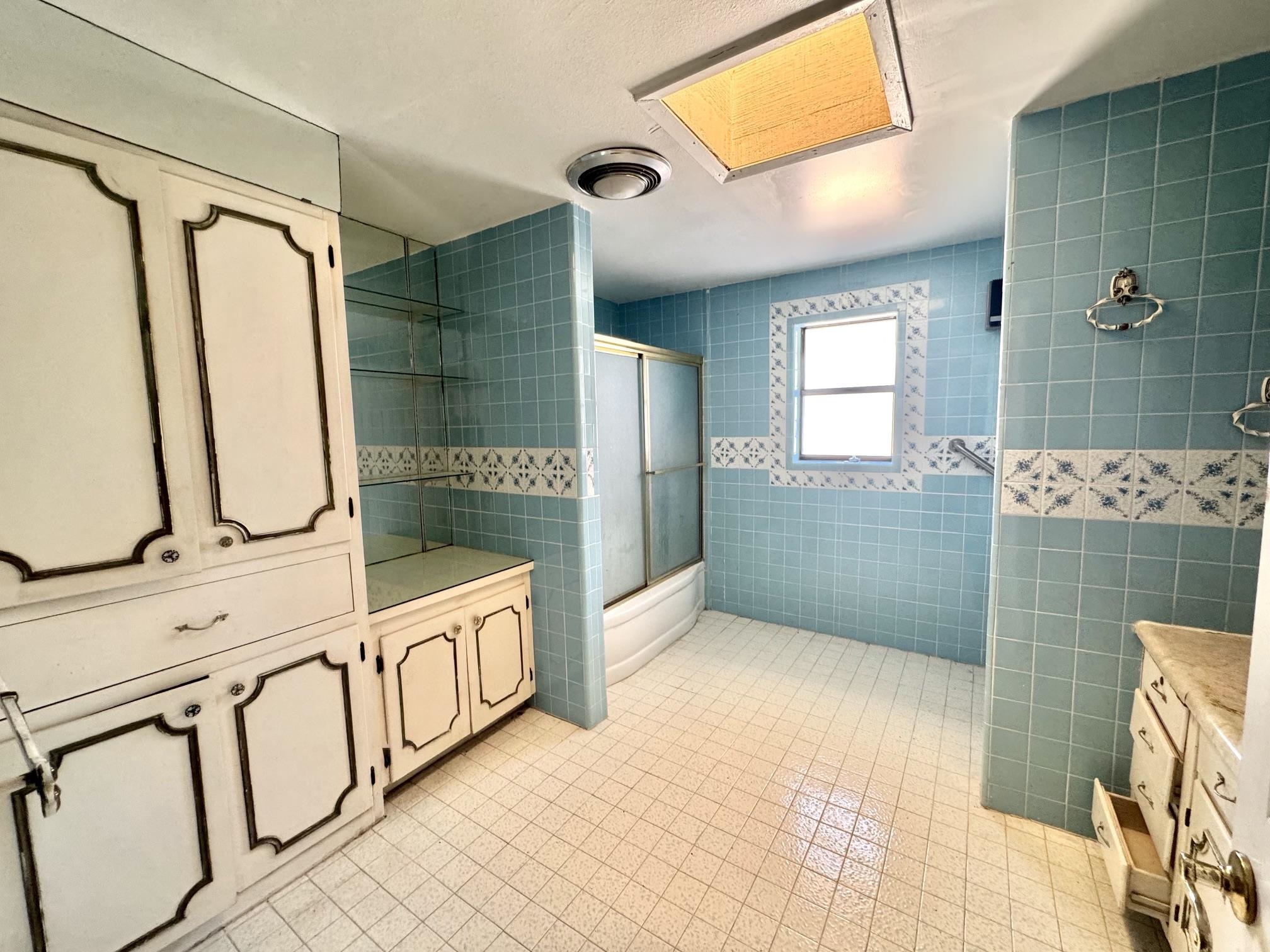 1014 Chacon St Property Photo 16