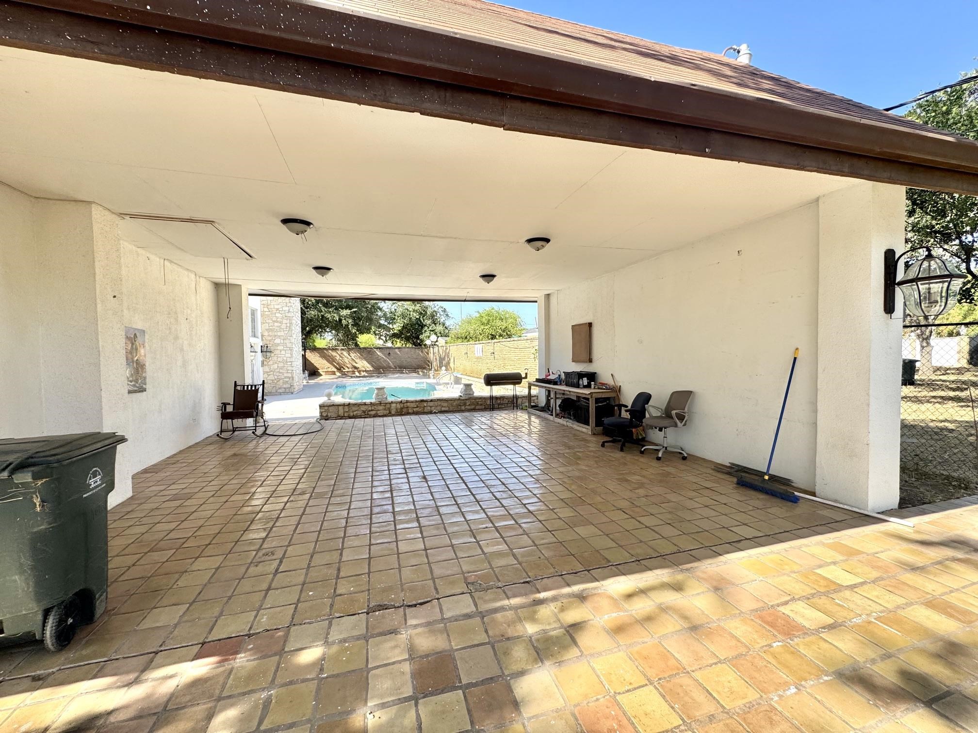 1014 Chacon St Property Photo 21