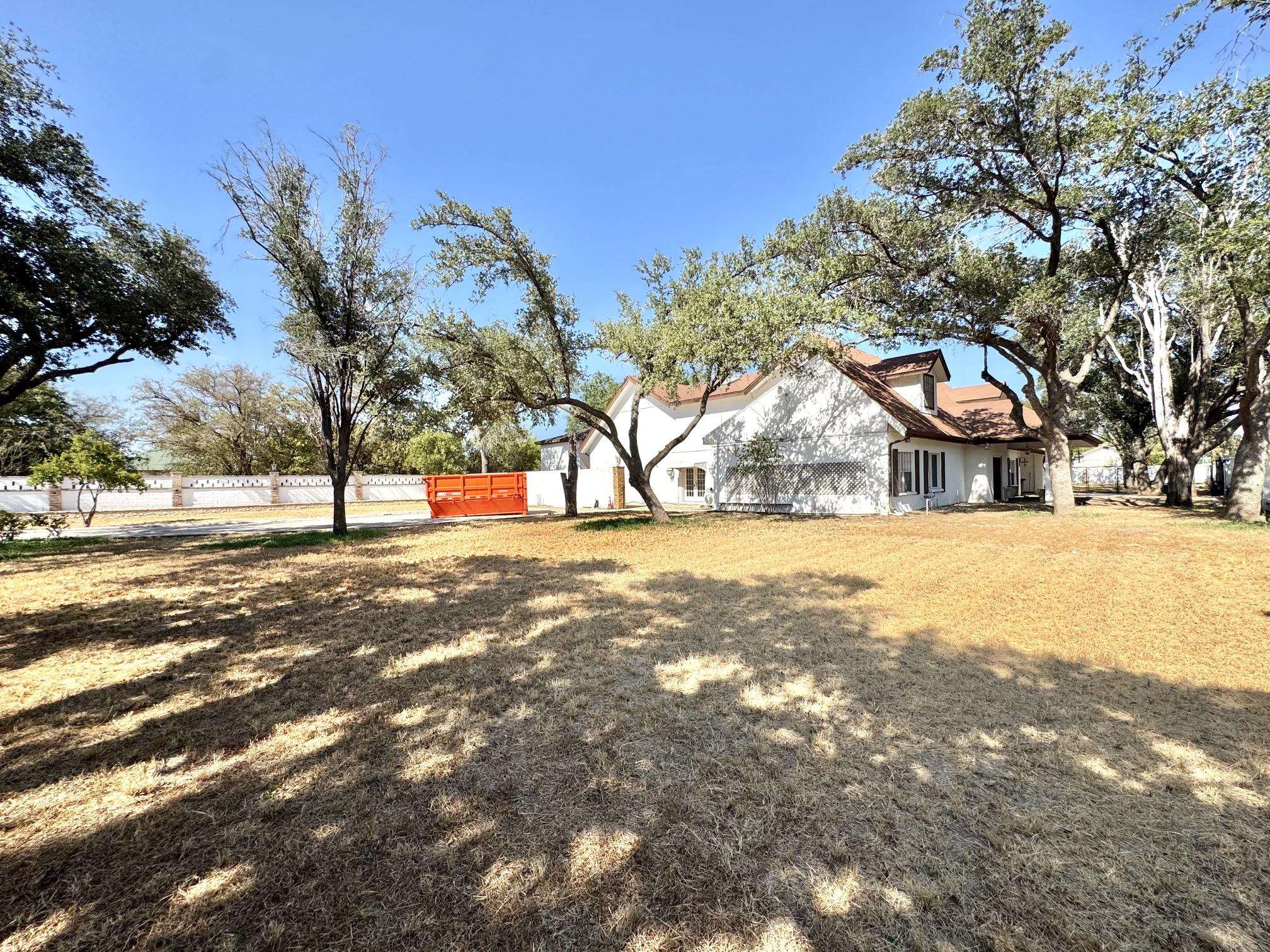 1014 Chacon St Property Photo 25