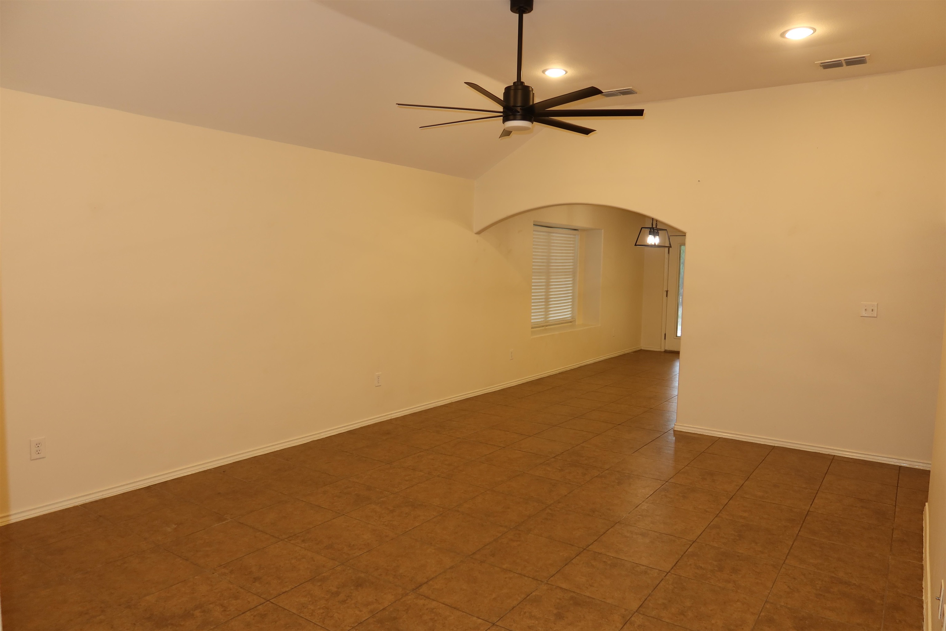 1906 Stonefield Ln Property Photo 3