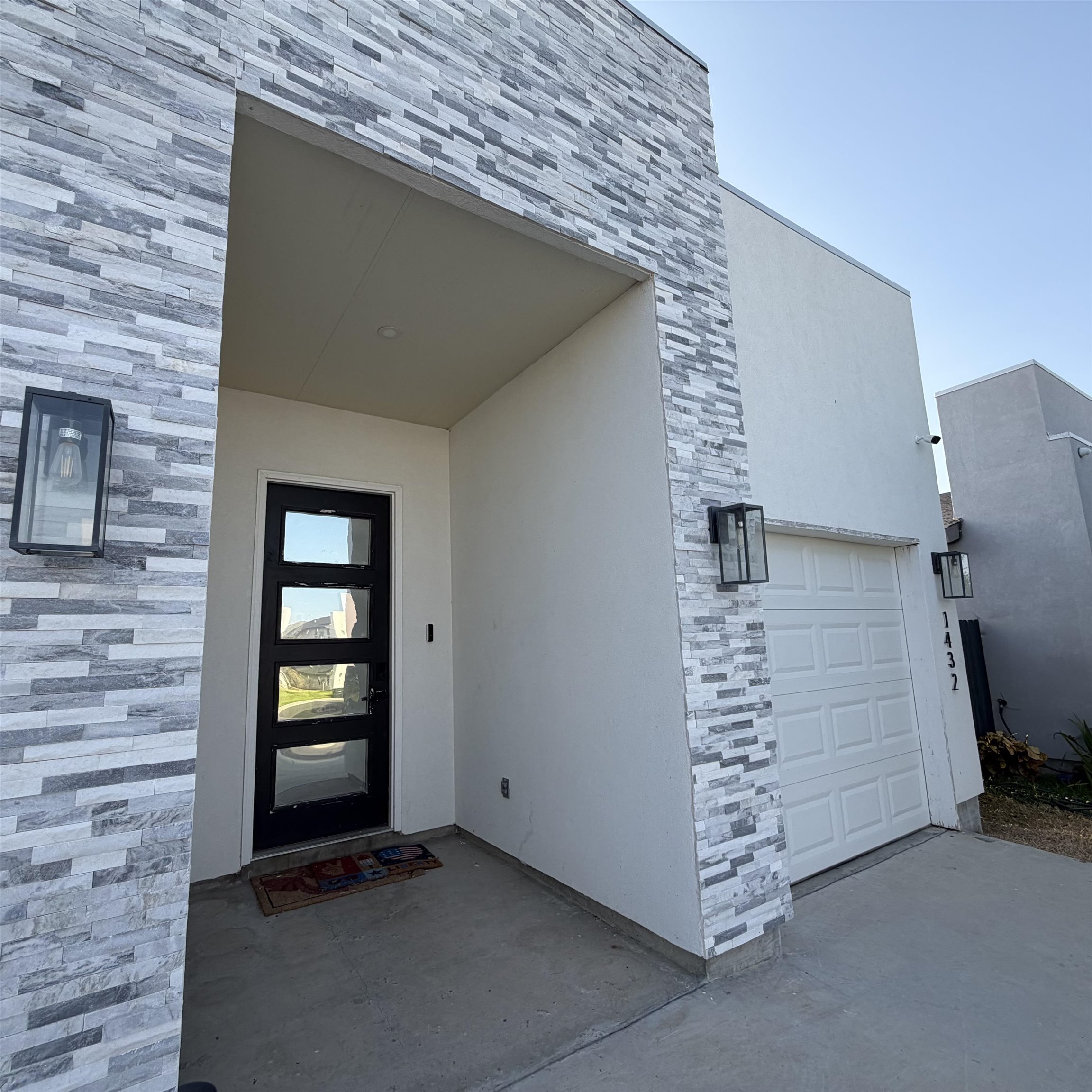 1432 Los Estribos Dr. Property Photo 3