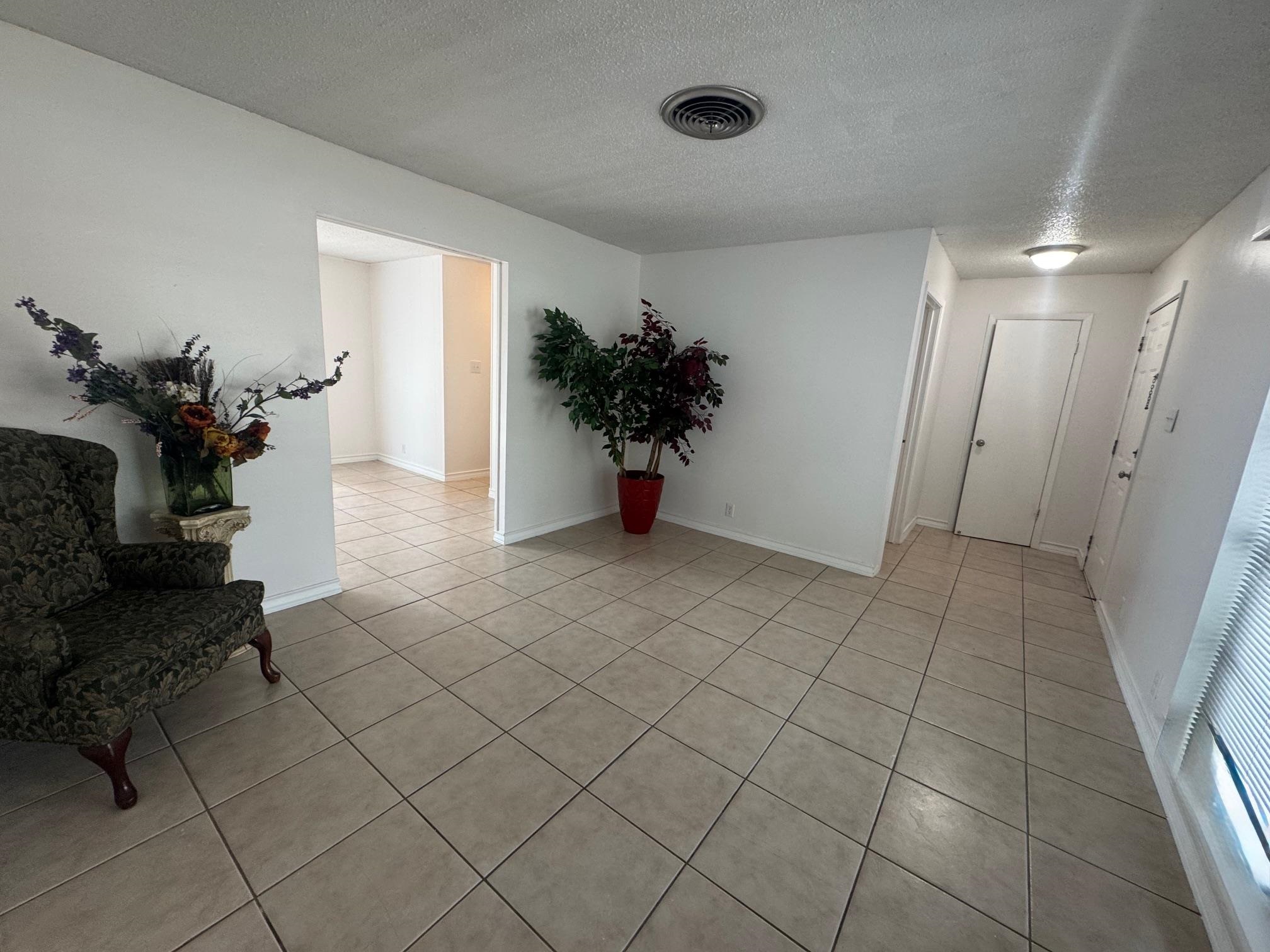 304 Richmond Ct Property Photo 3