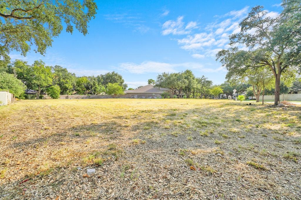 325 Manor Rd Property Photo 8