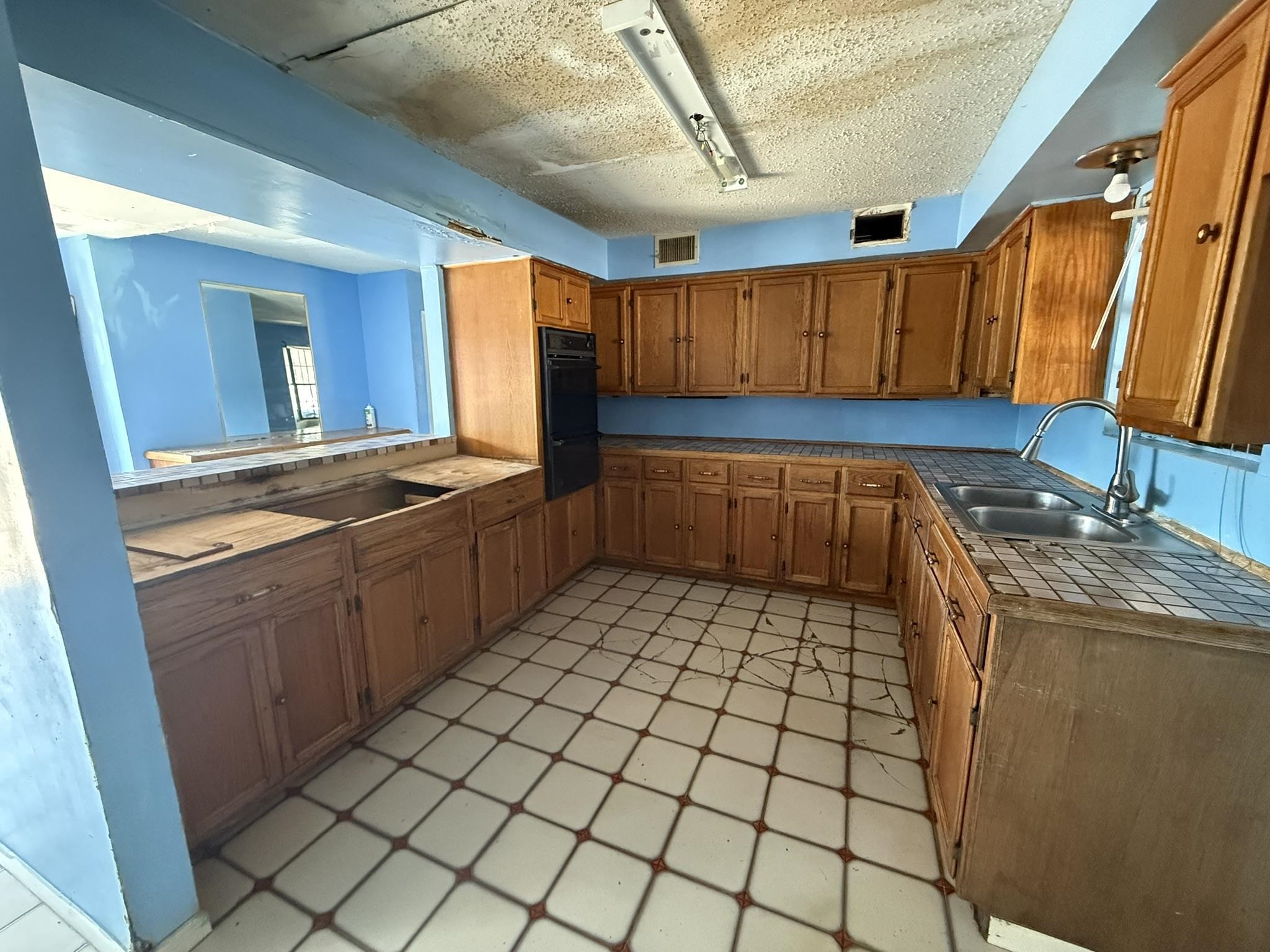 2121 San Jose St Property Photo 9