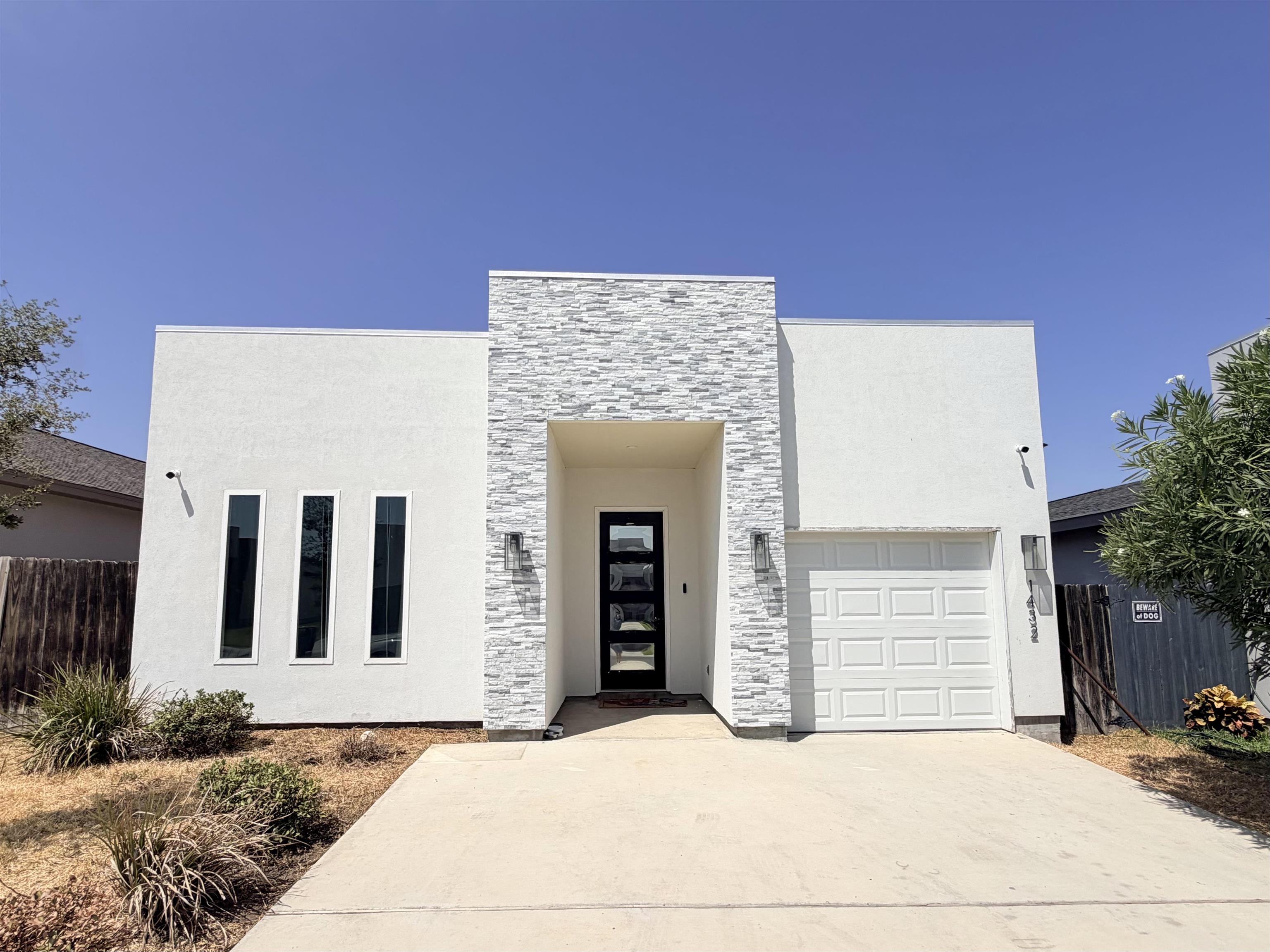 1432 Los Estribos Dr. Property Photo 1