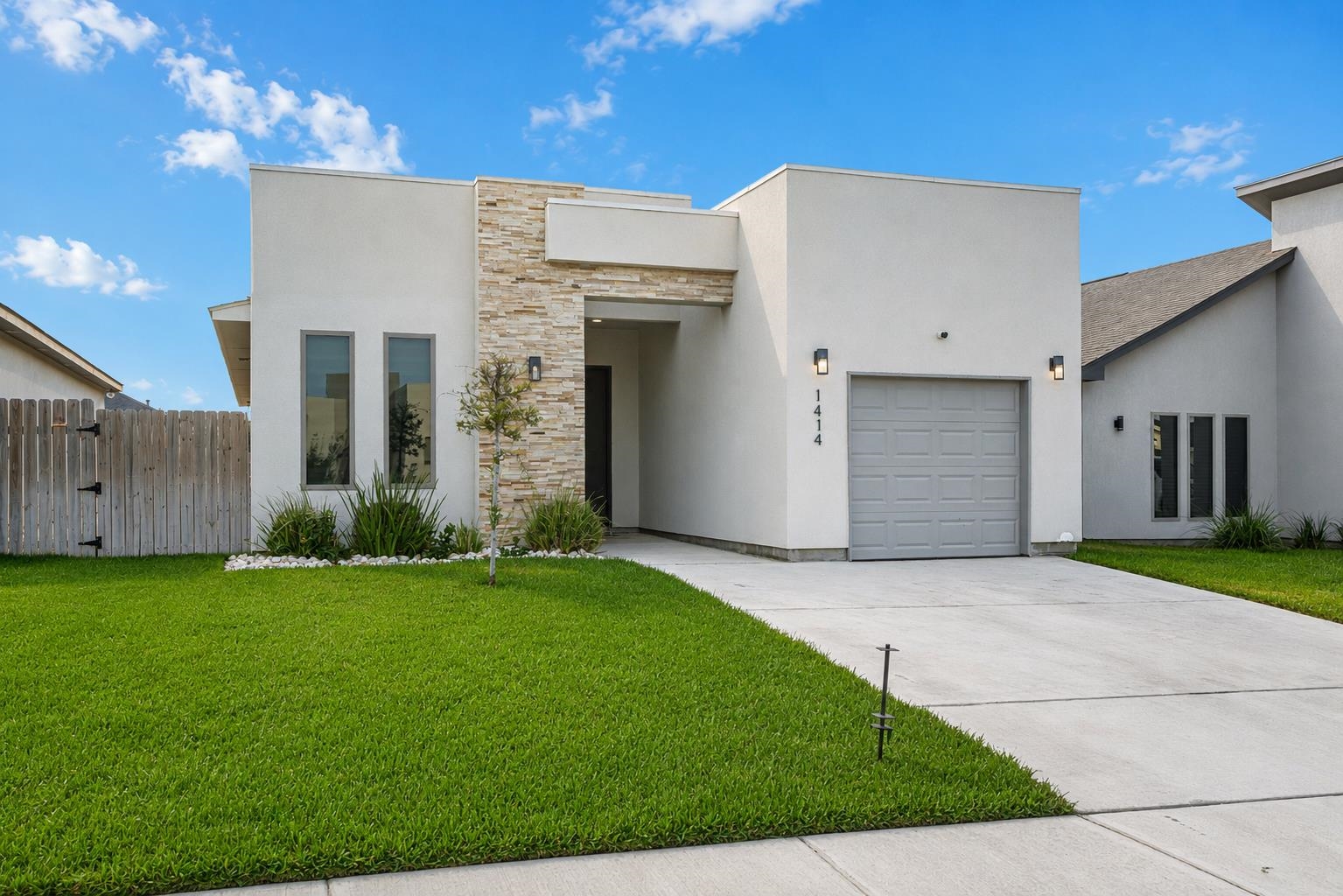 1414 El Caporal Dr. Property Photo 2