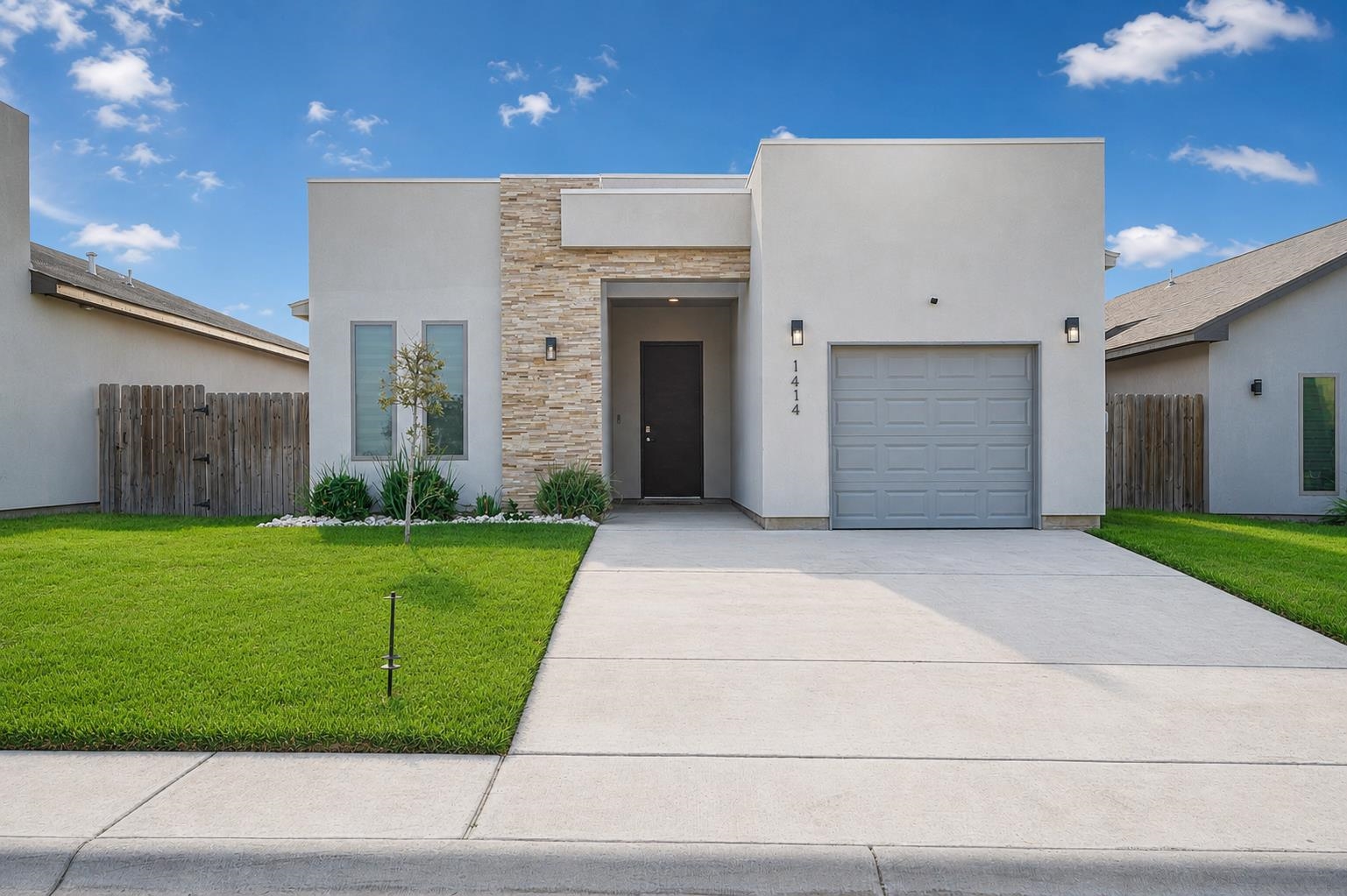 1414 El Caporal Dr. Property Photo 3