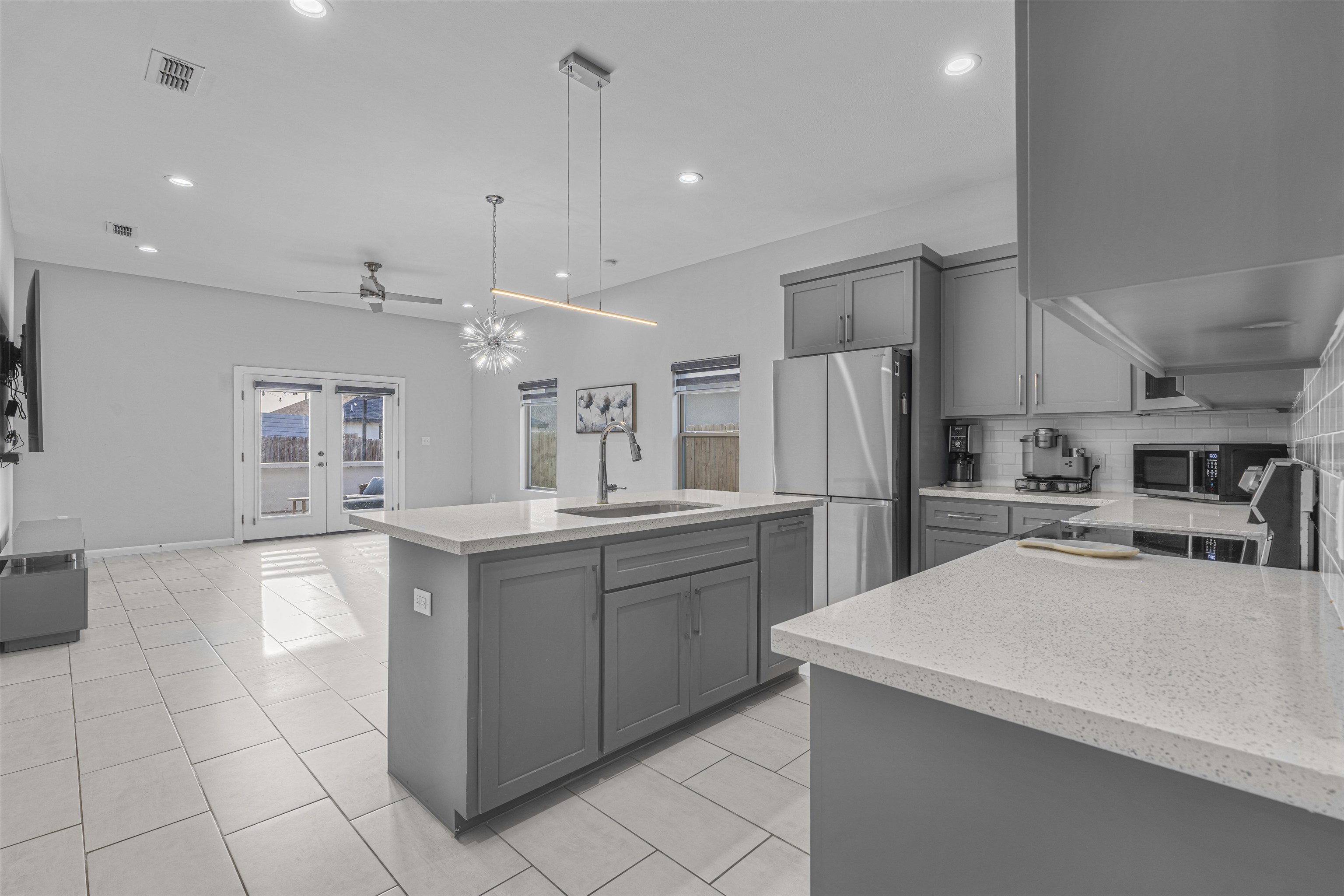 1414 El Caporal Dr. Property Photo 11