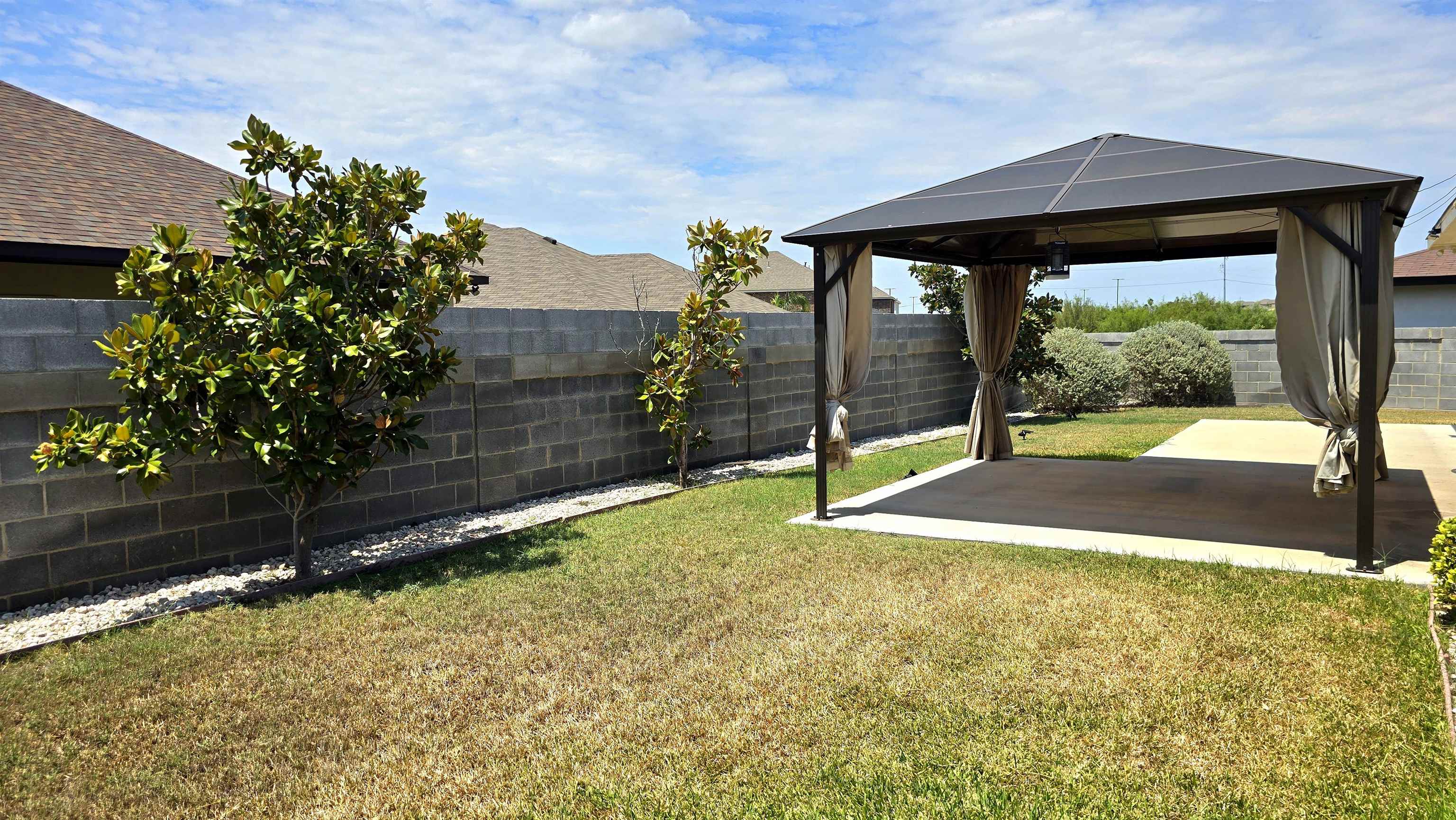 10504 Mahara Dr Property Photo 29