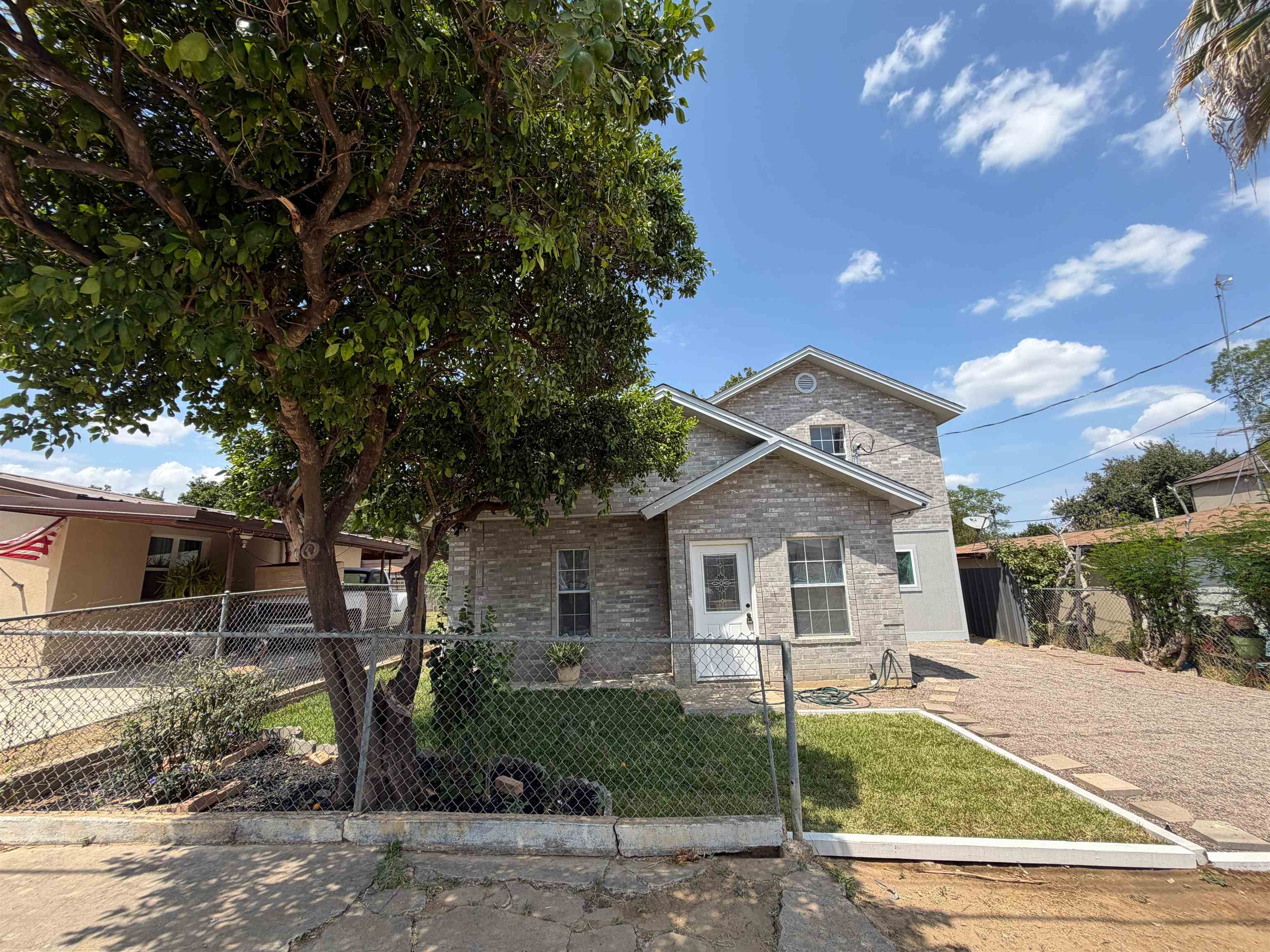 2114 E Price St Property Photo 1