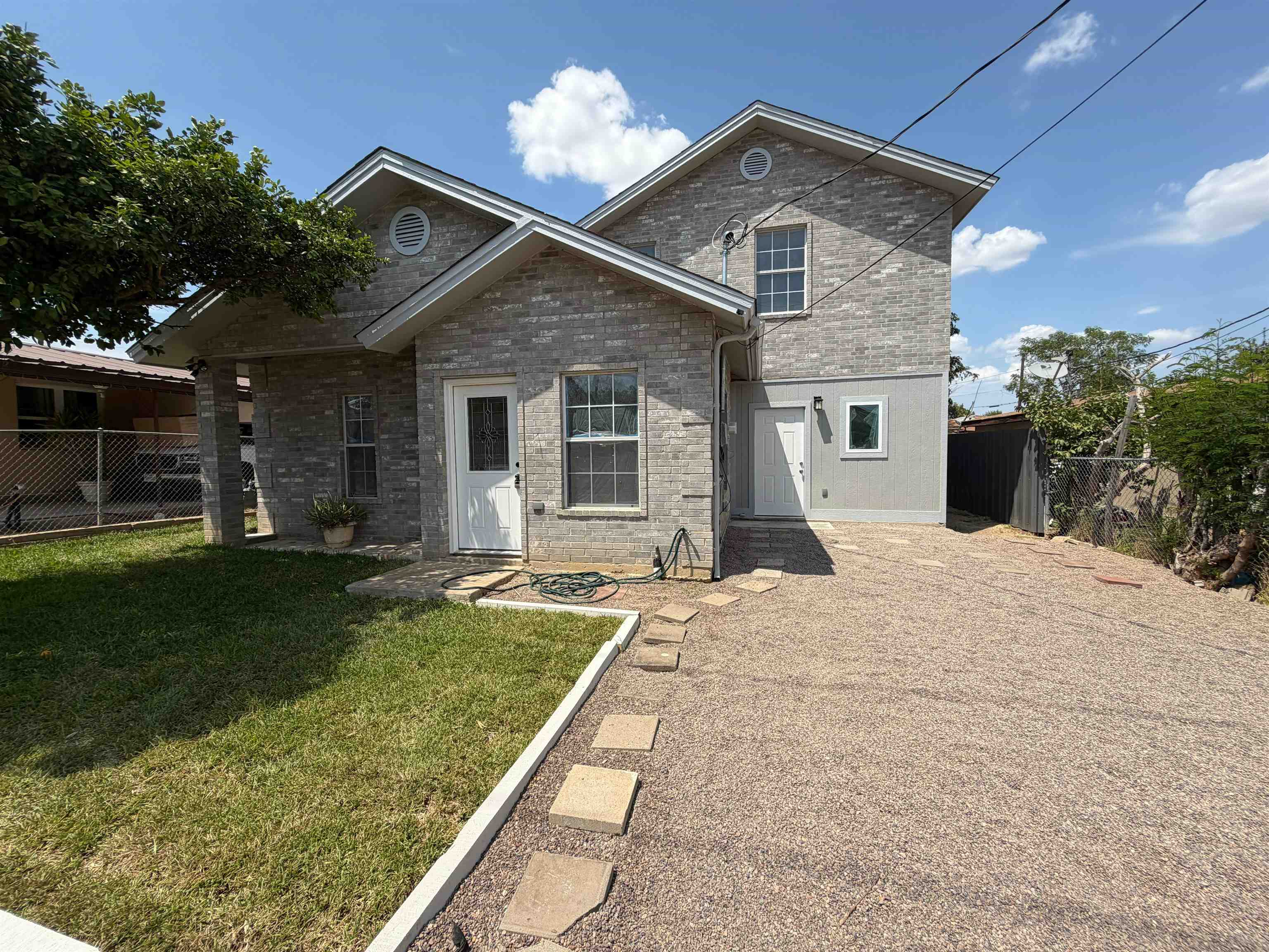 2114 E Price St Property Photo 2