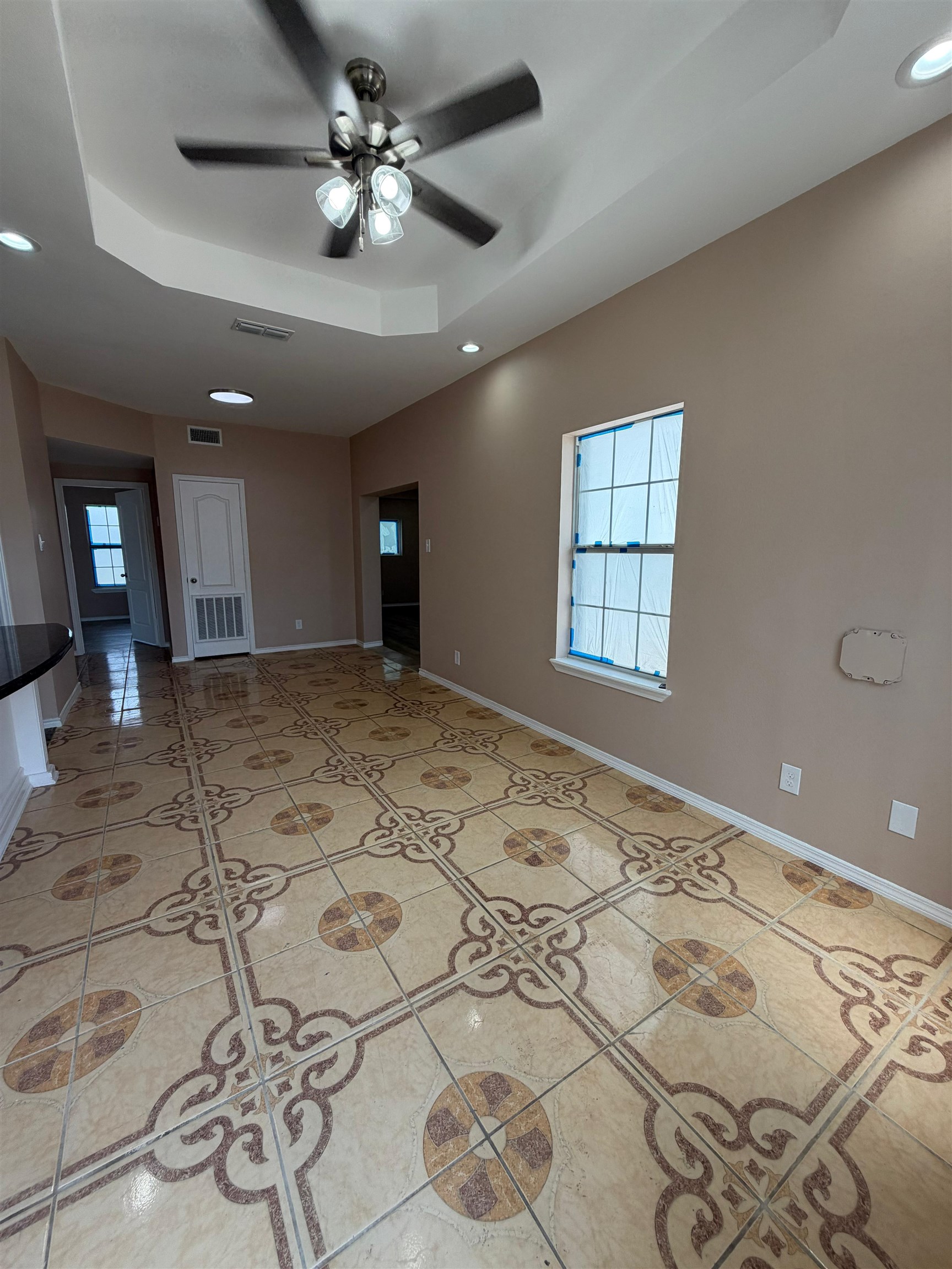 2114 E Price St Property Photo 3