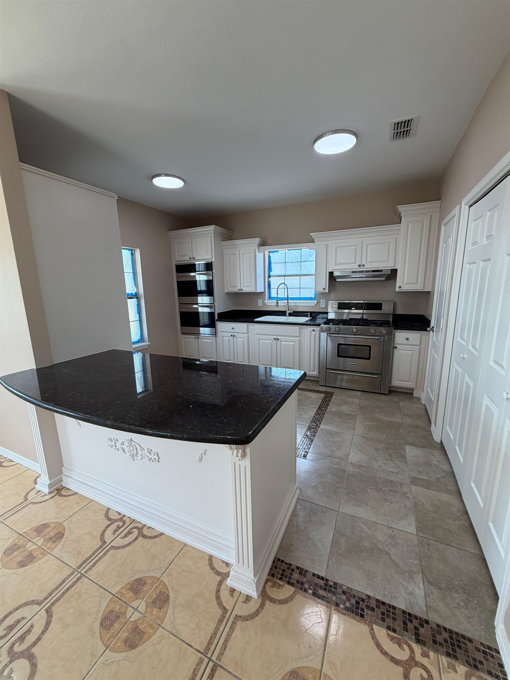 2114 E Price St Property Photo 4