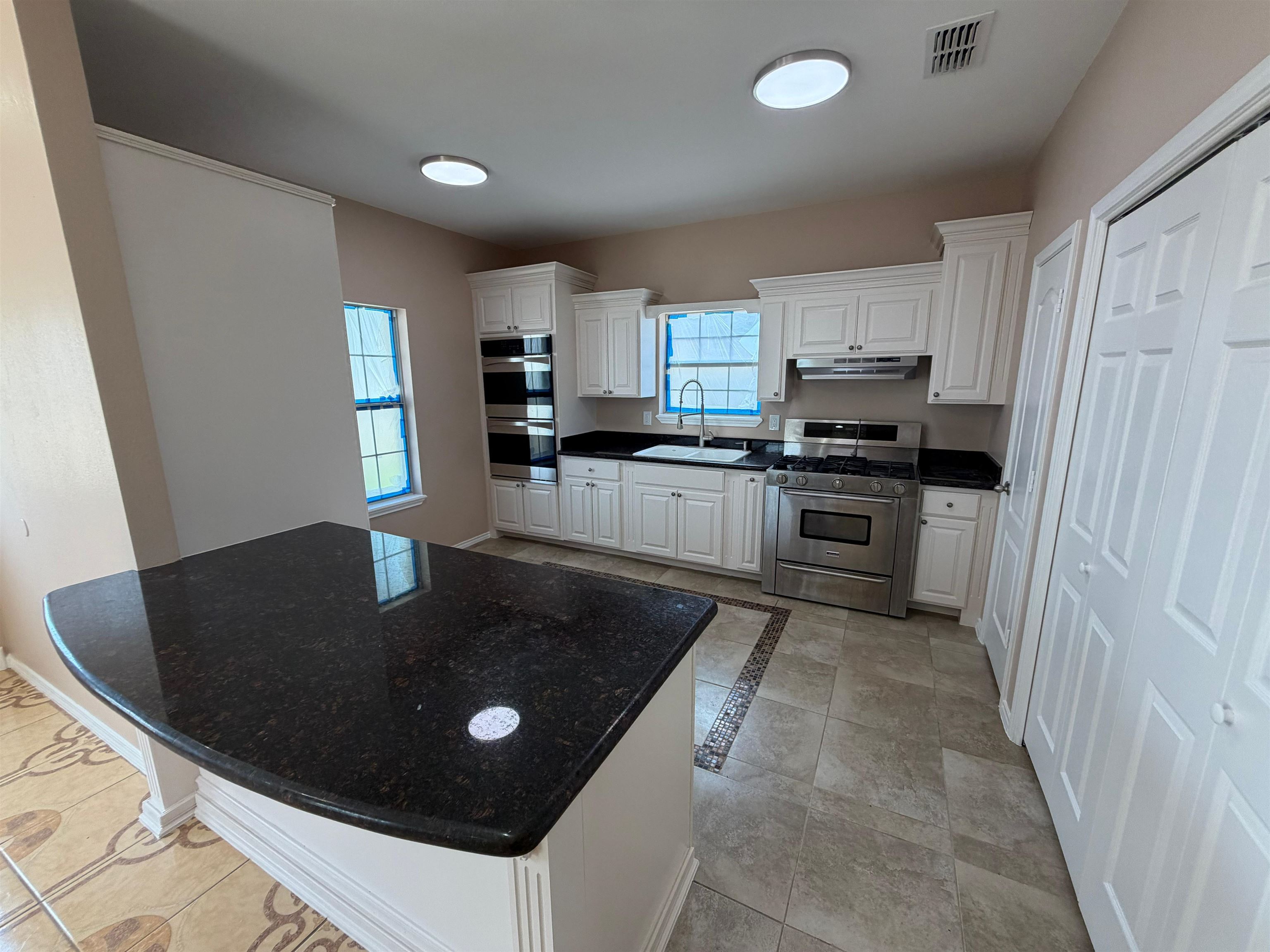 2114 E Price St Property Photo 5