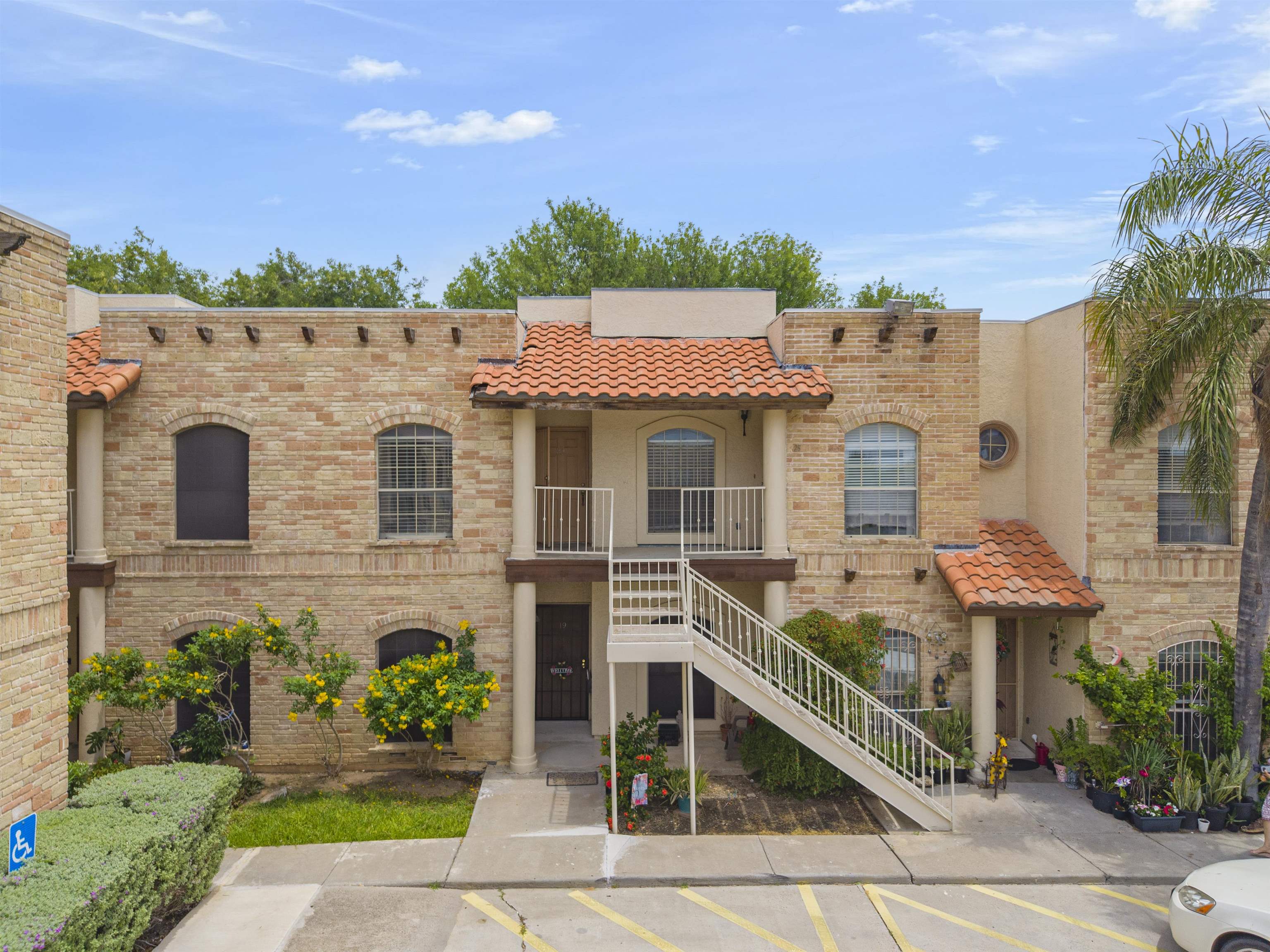 1401 Gustavus St 24