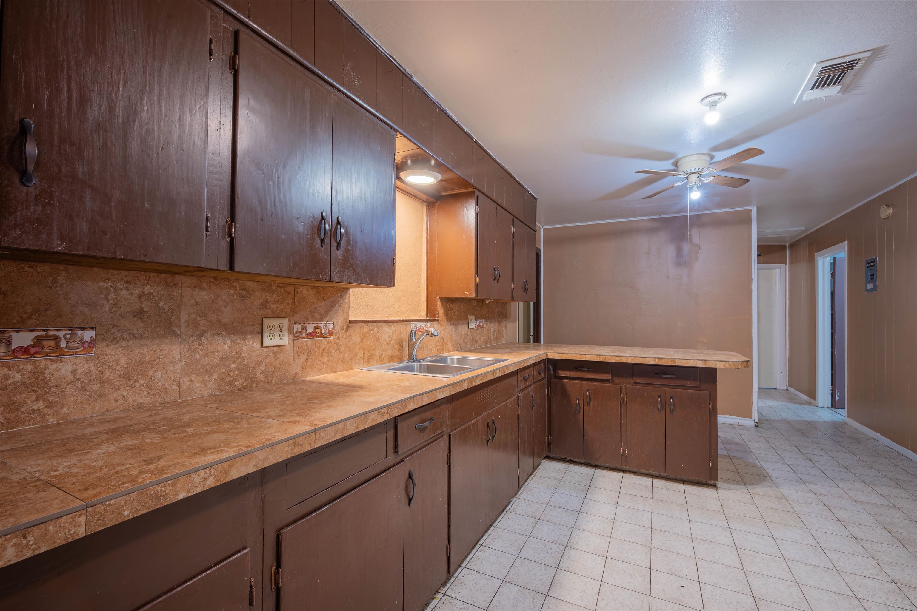 1010 San Pedro St Property Photo 6