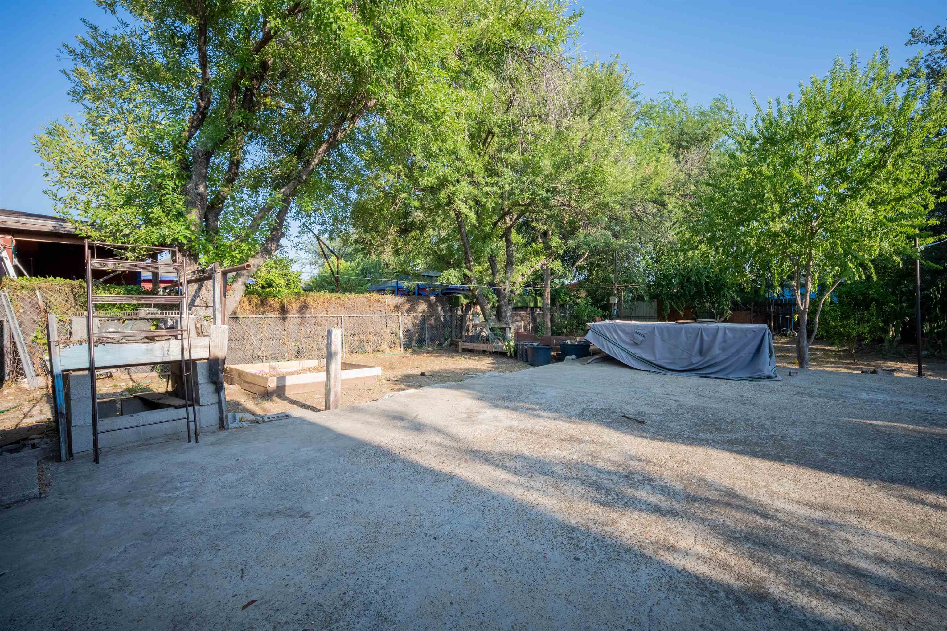 1010 San Pedro St Property Photo 22
