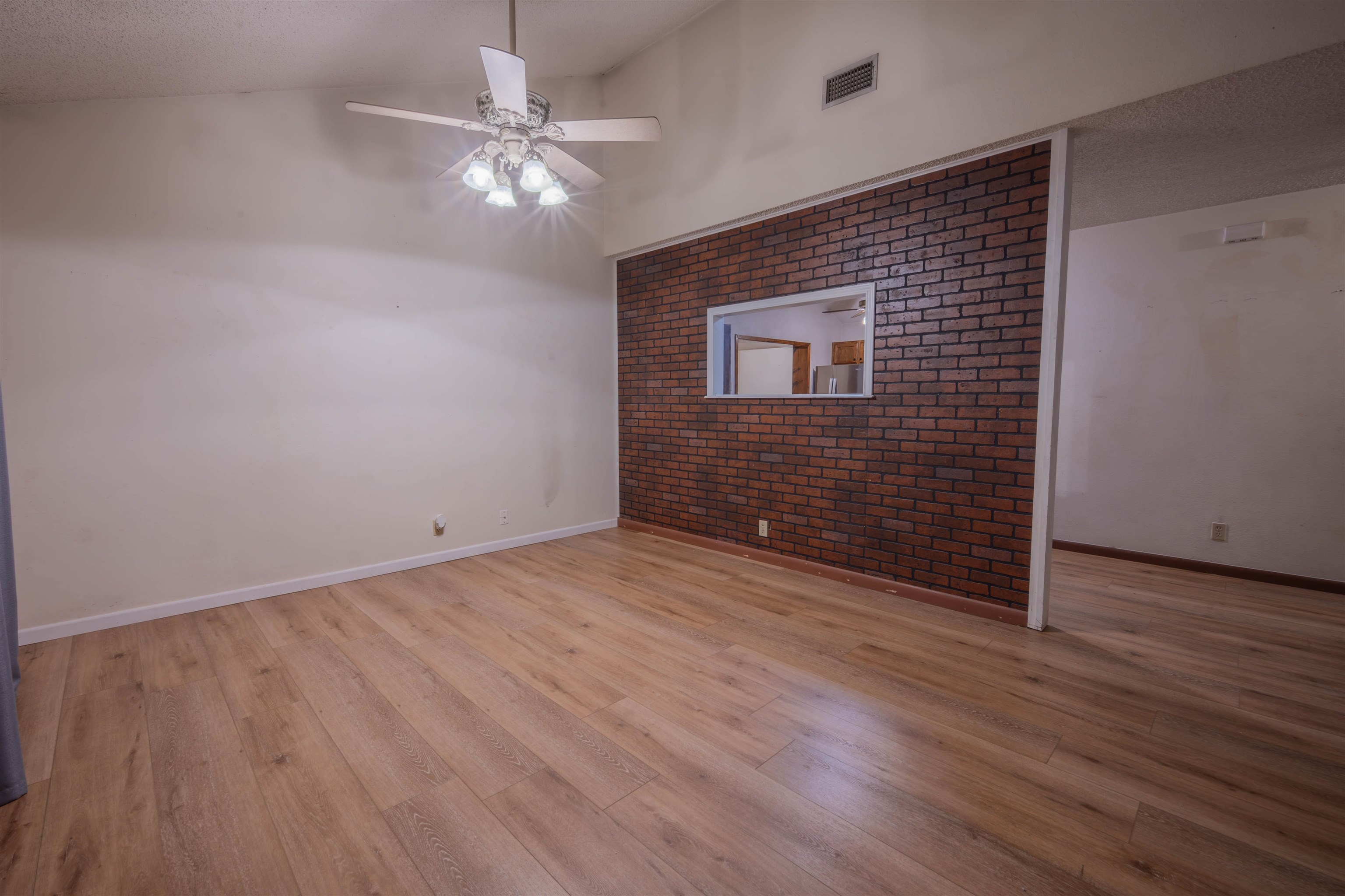 305 Albany Dr Property Photo 5