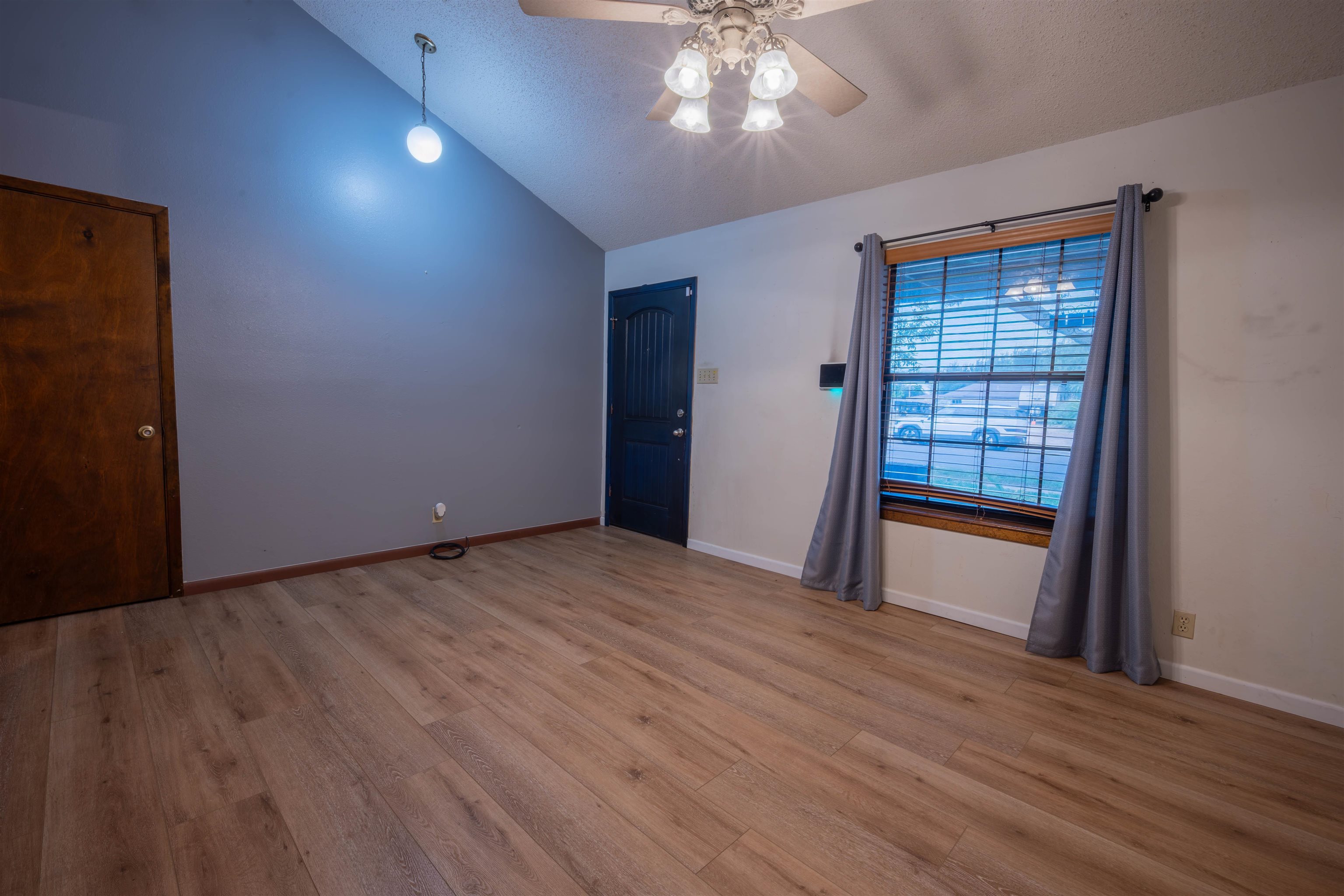 305 Albany Dr Property Photo 6