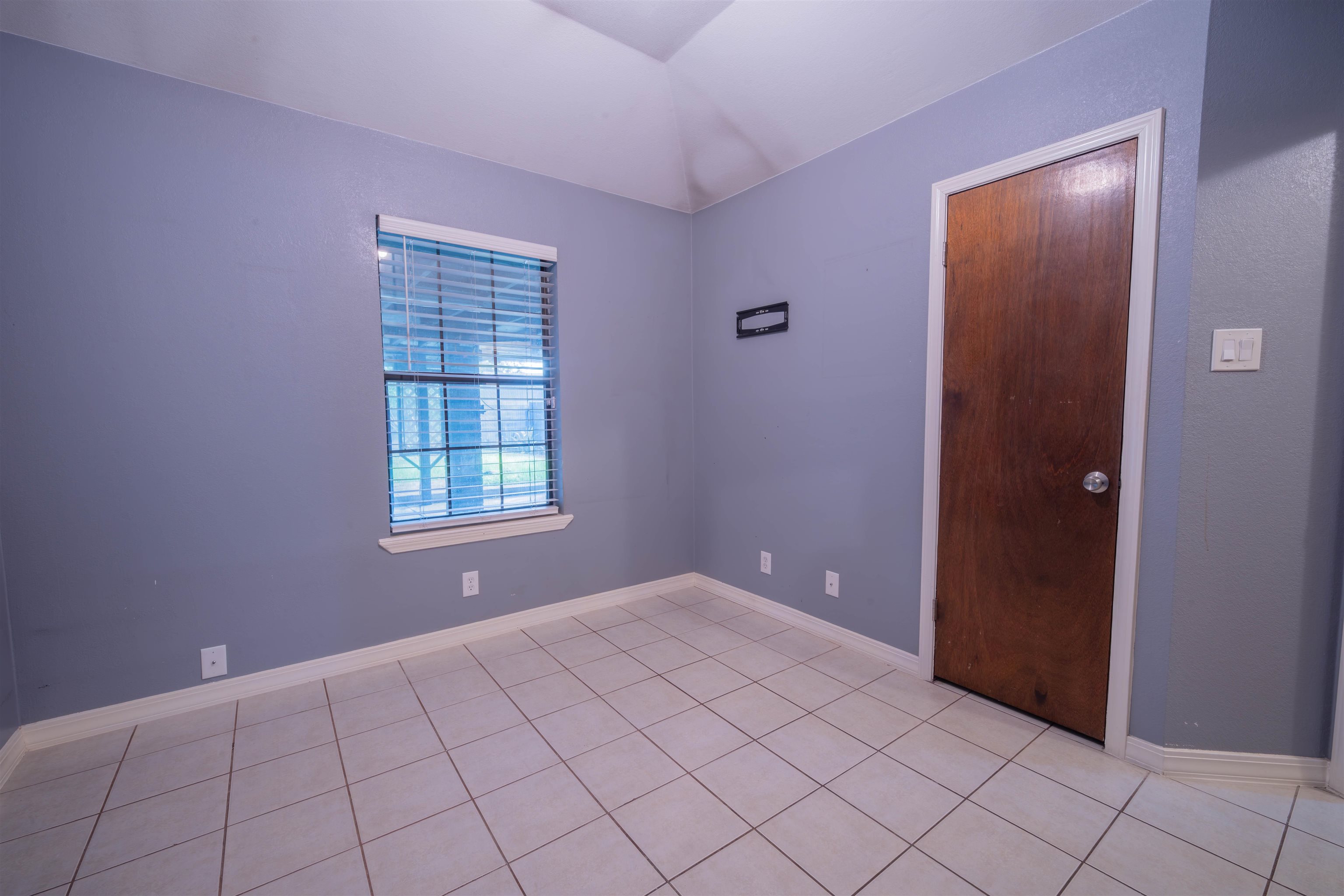 305 Albany Dr Property Photo 15