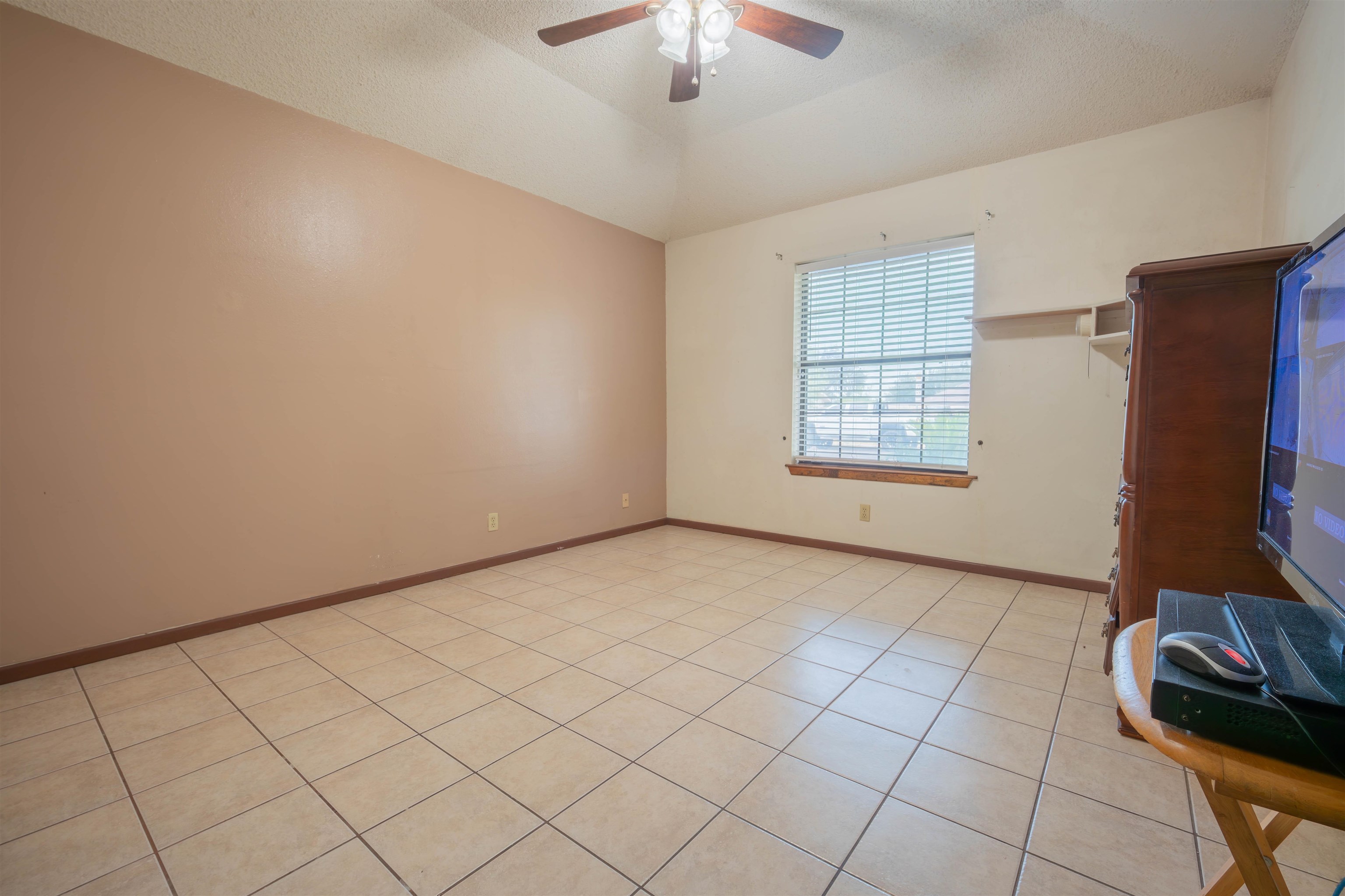 305 Albany Dr Property Photo 18