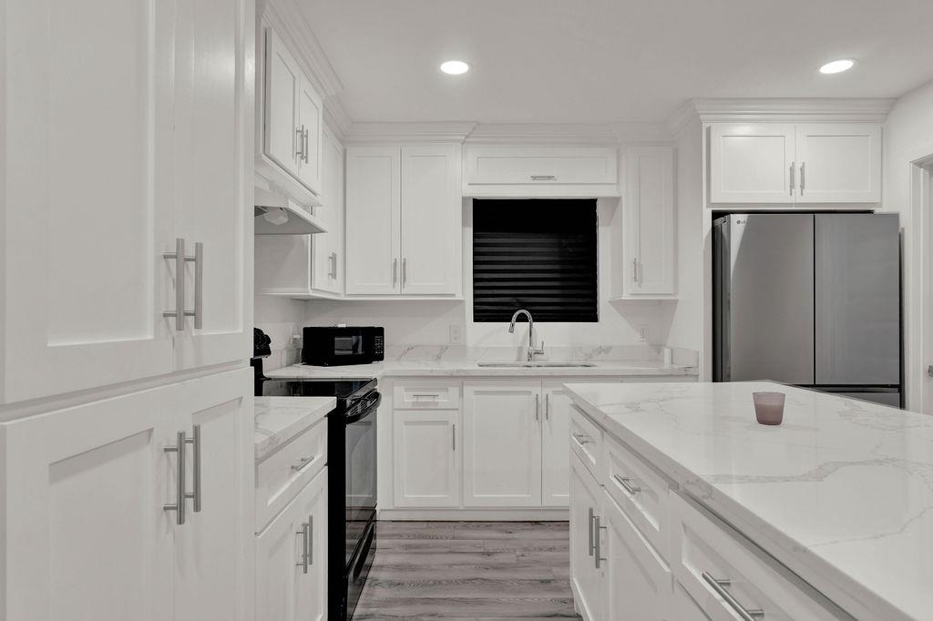 5406 Juan Lane Property Photo 9