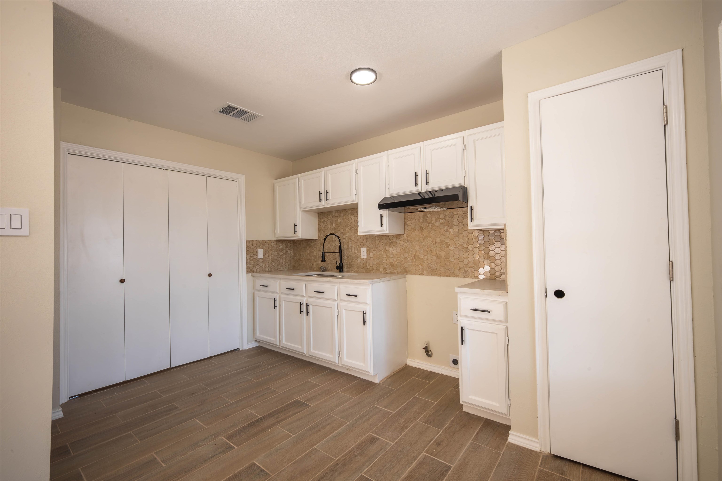506 Zoque Dr Property Photo 4