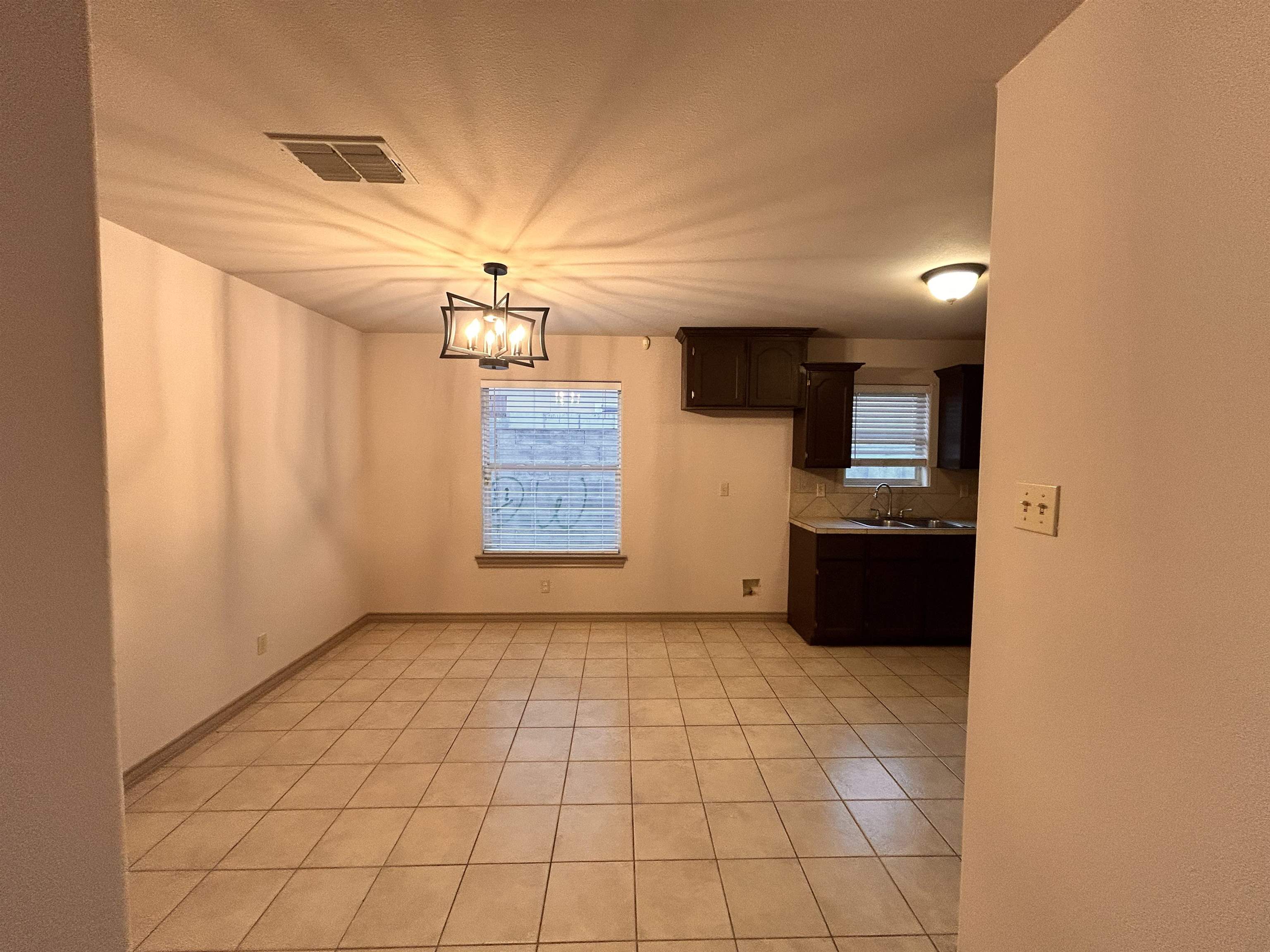 607 John Adams Rd Property Photo 5