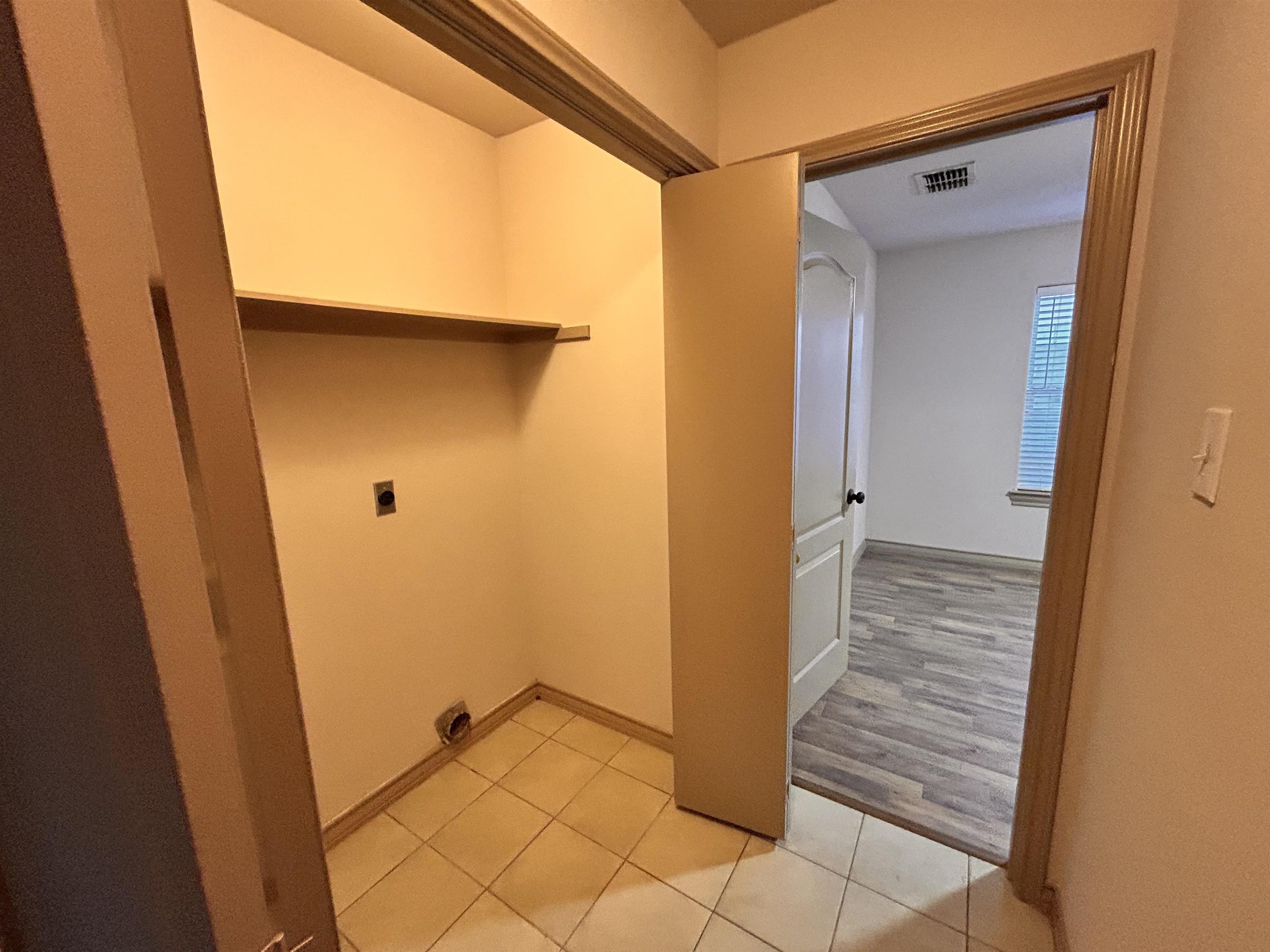 607 John Adams Rd Property Photo 8