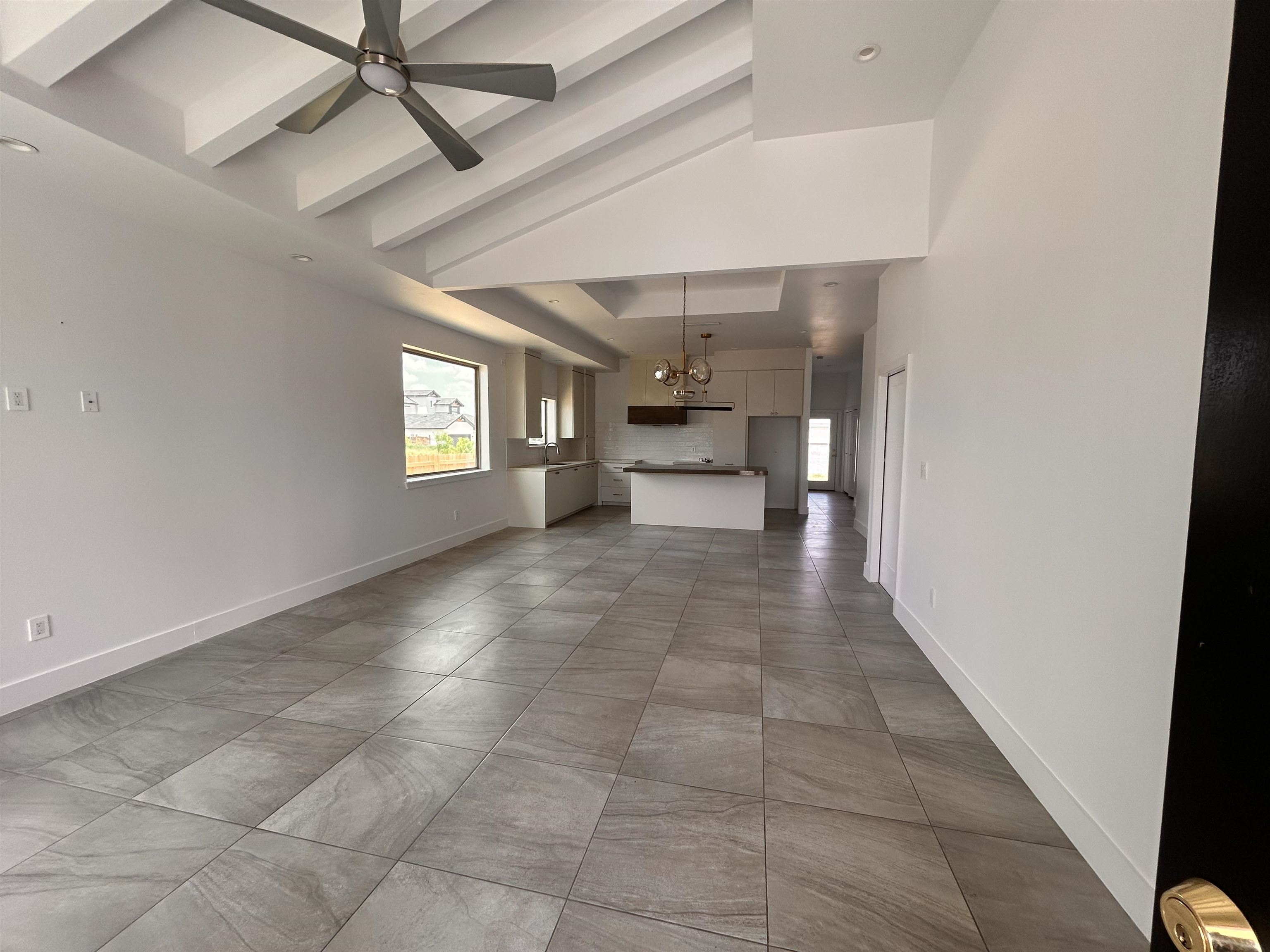 401 Graneros Ave. Property Photo 2