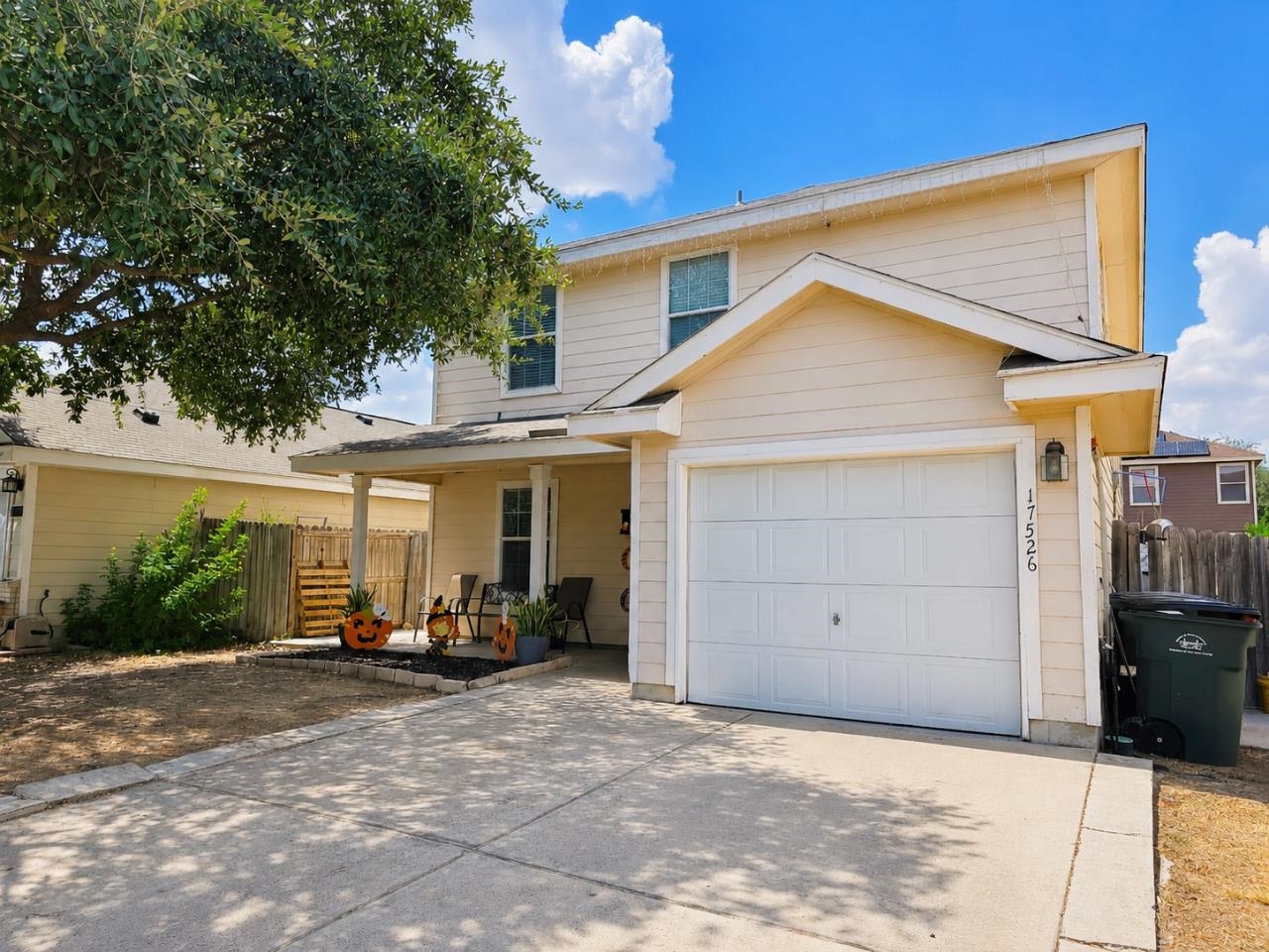 17526 College Port Dr Property Photo 3
