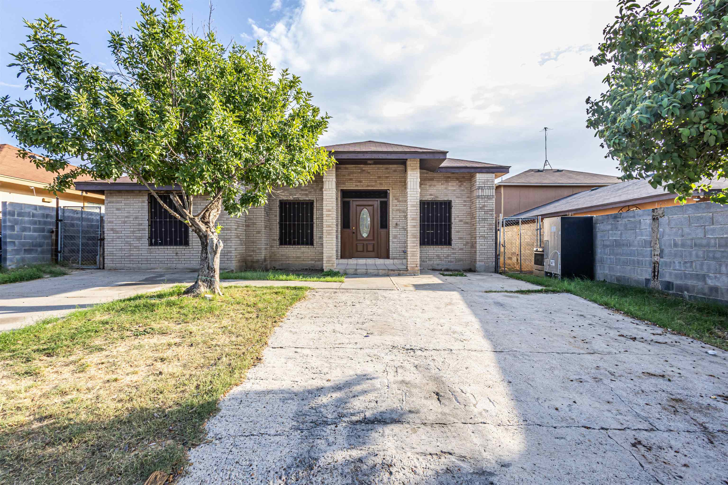 313 Malaga Dr Property Photo 1